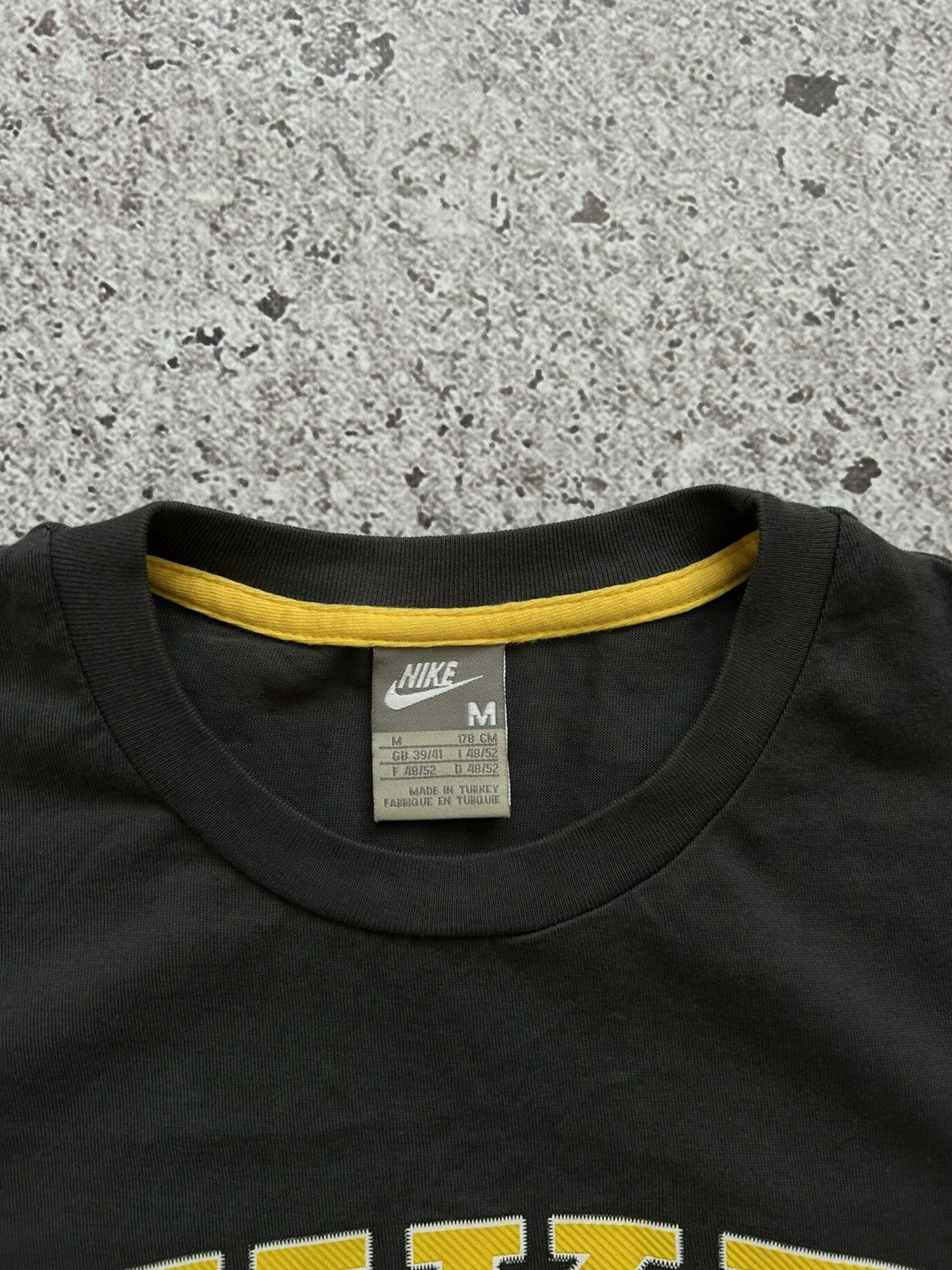 Nike × Vintage Vintage 90s Nike t-shirt Y2K CW21 HYPE Size US M / EU 48-50 / 2 - 5 Thumbnail