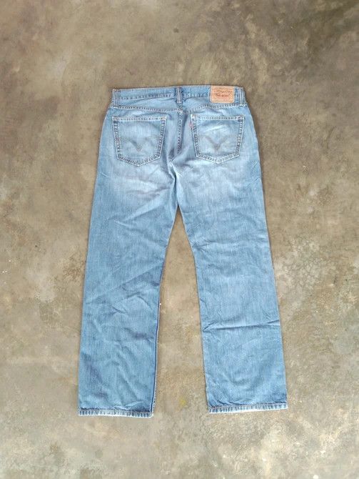 Jean × Levi's × Vintage Vintage Levi's Jeans 505 Light Wash Distressed Denim 34x30 Size US 34 / EU 50 - 2 Thumbnail
