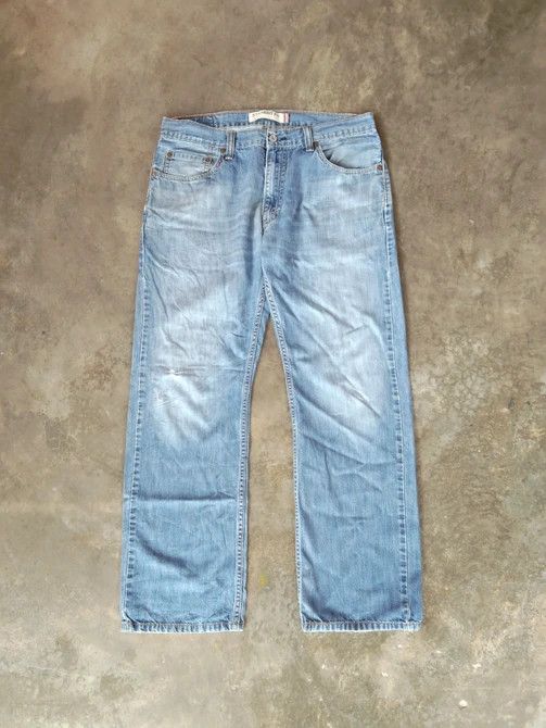 Jean × Levi's × Vintage Vintage Levi's Jeans 505 Light Wash Distressed Denim 34x30 Size US 34 / EU 50 - 1 Thumbnail