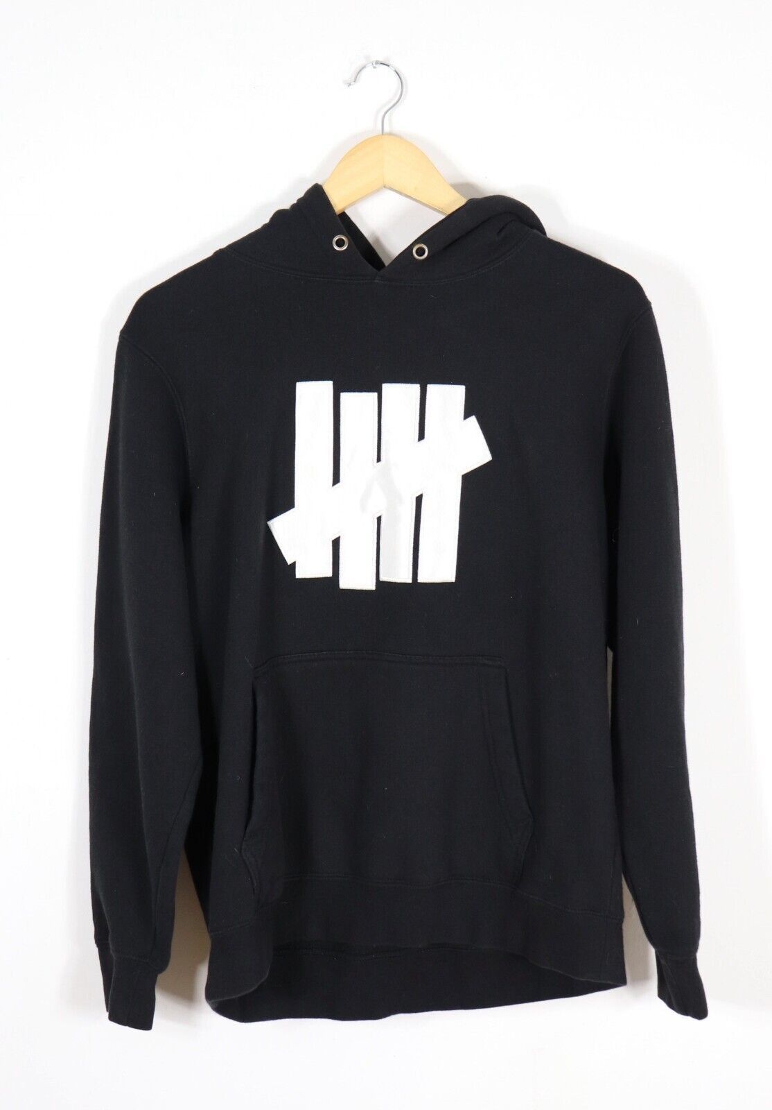 Undefeated Undefeated 5 Strike Pullover Hoodie Embroidered Black Small Size US S / EU 44-46 / 1 - 1 Thumbnail