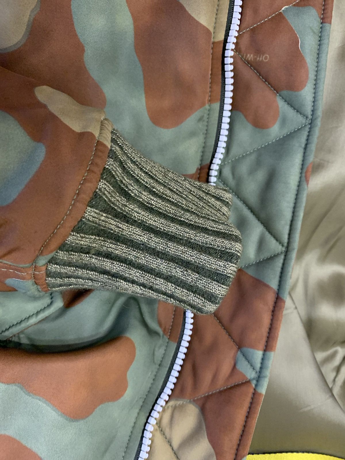Off-White Camo Bomber Off White Size US M / EU 48-50 / 2 - 4 Thumbnail