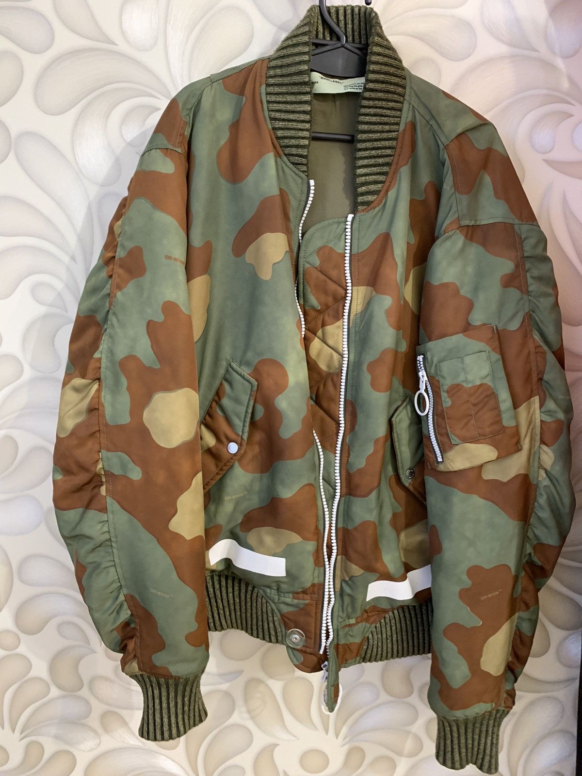 Off-White Camo Bomber Off White Size US M / EU 48-50 / 2 - 1 Thumbnail
