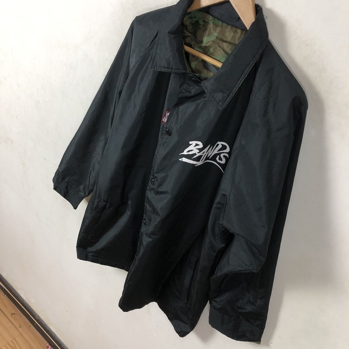 Japanese Brand REVERSIBLE WINDBREAKER BANDS BIG LOGO Size US M / EU 48-50 / 2 - 6 Thumbnail