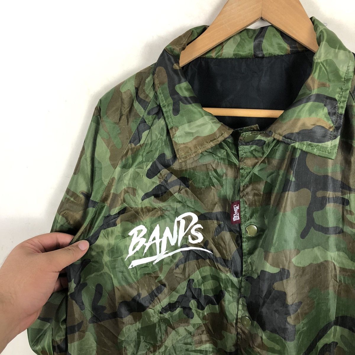 Japanese Brand REVERSIBLE WINDBREAKER BANDS BIG LOGO Size US M / EU 48-50 / 2 - 10 Thumbnail
