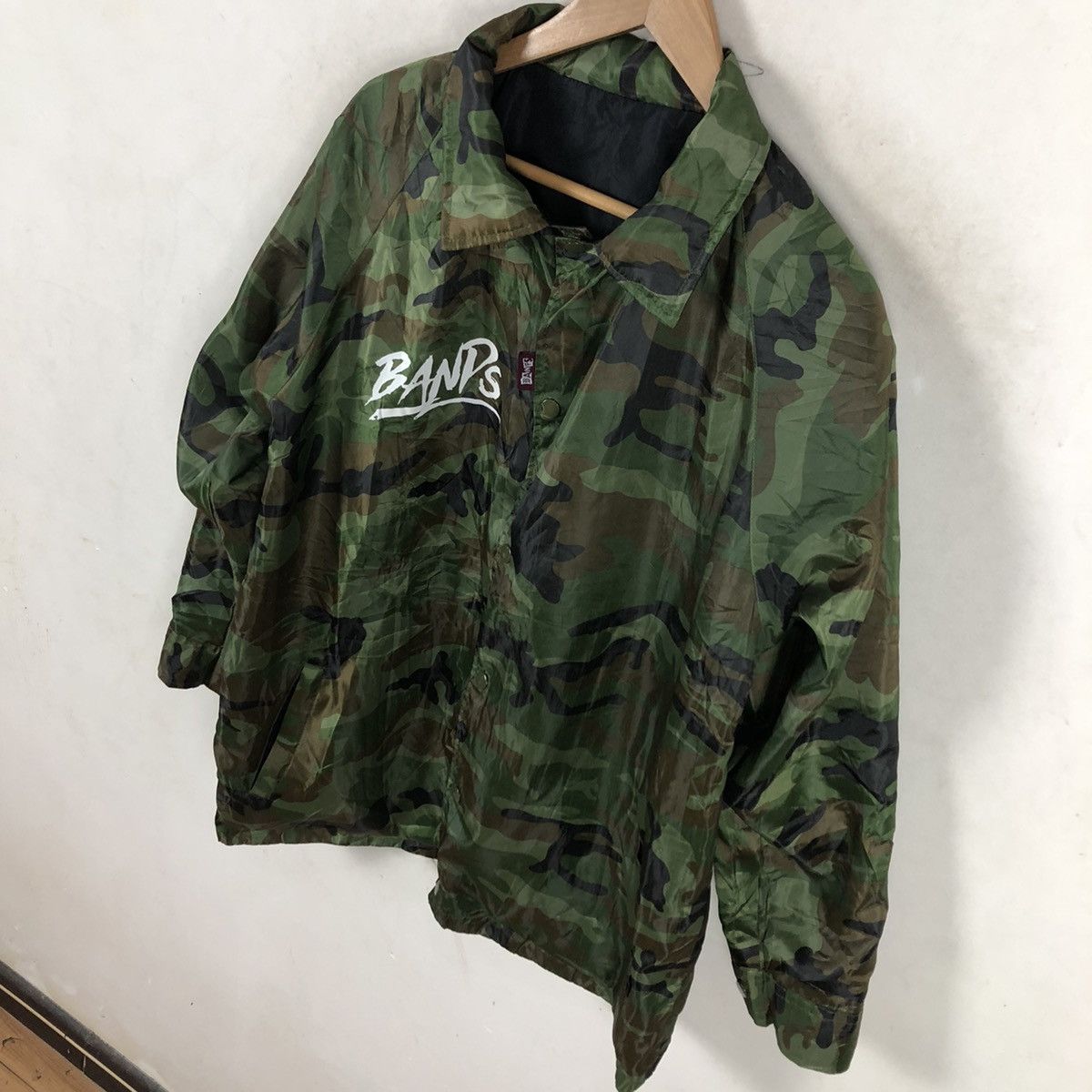 Japanese Brand REVERSIBLE WINDBREAKER BANDS BIG LOGO Size US M / EU 48-50 / 2 - 9 Thumbnail