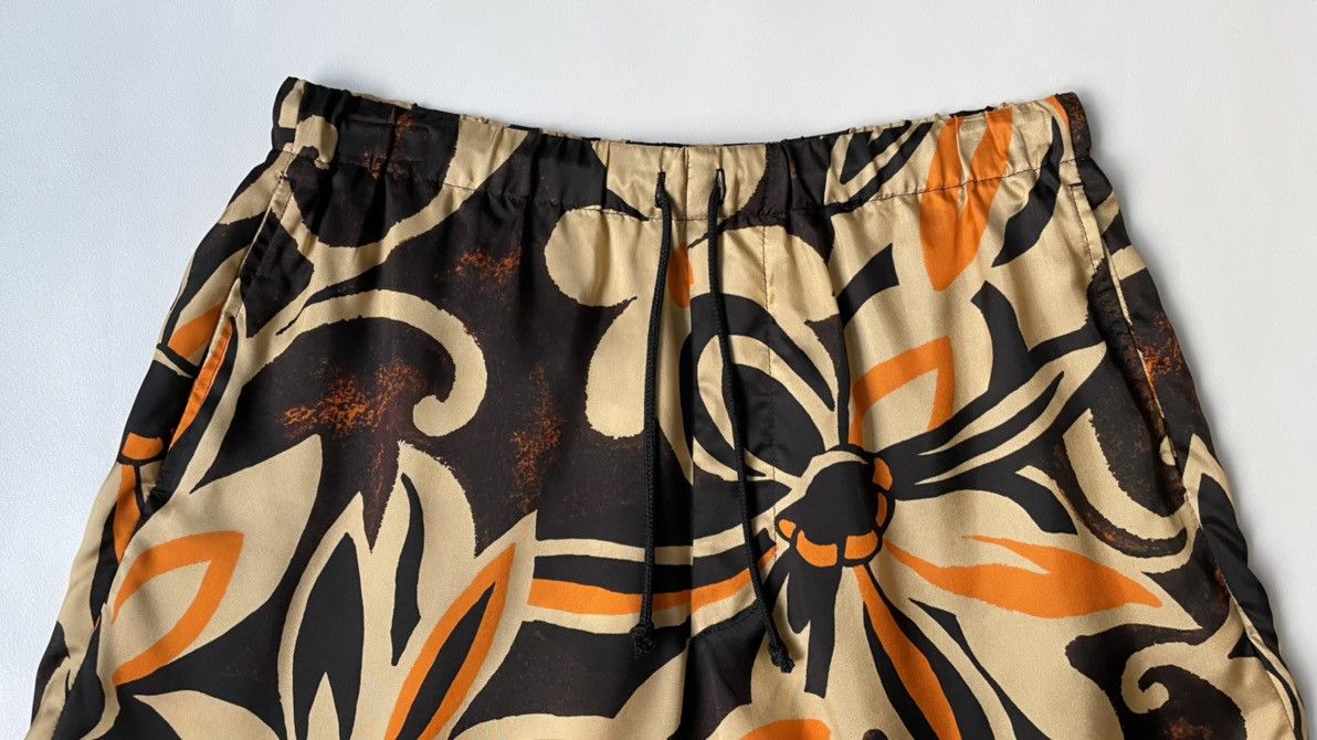 Dries Van Noten A/W 20 Ombre Floral Satin Shorts Size US 32 / EU 48 - 2 Thumbnail