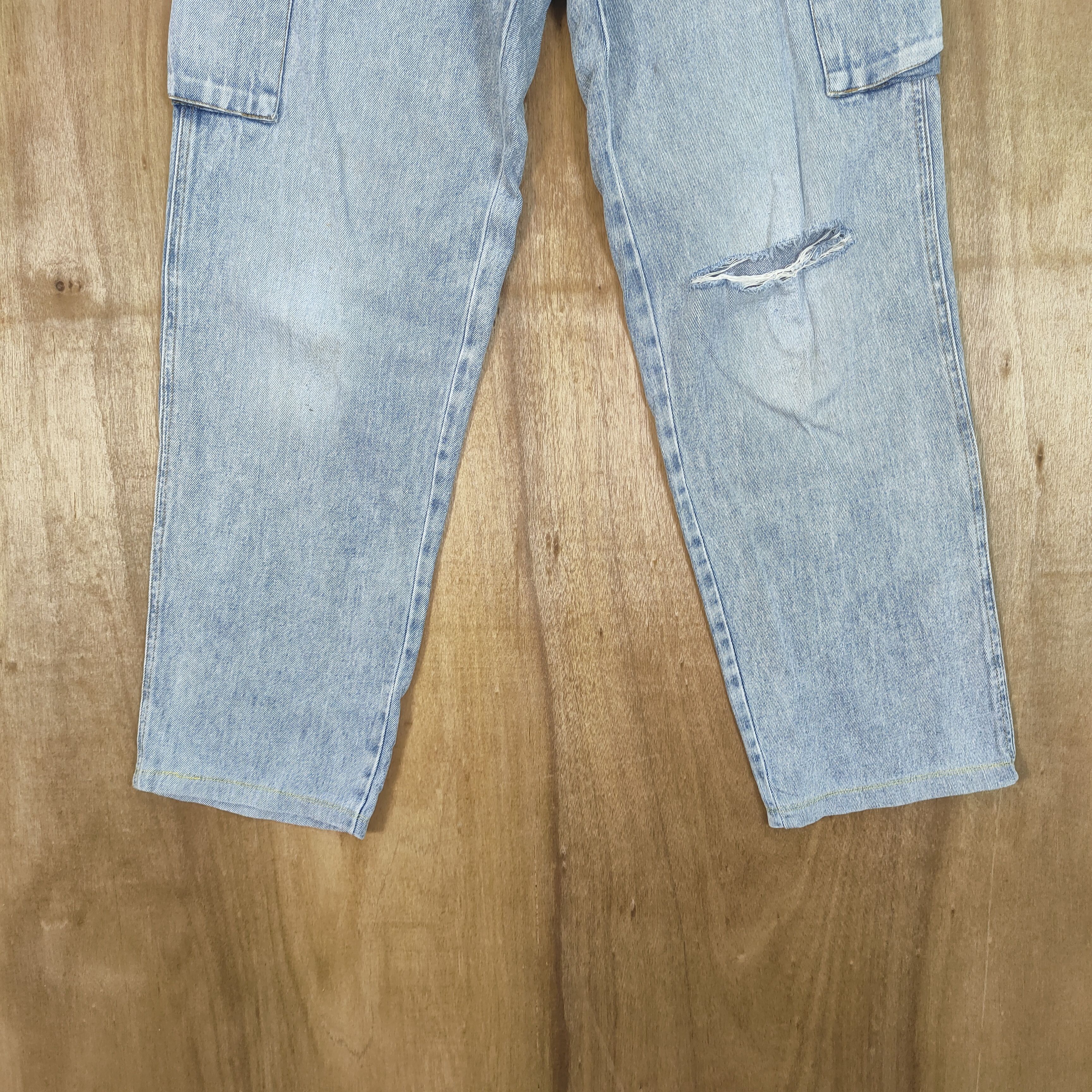 Japanese Brand MANX LIGHT BLUE DISTRESSED KNEE CARGO PANTS Size US 30 / EU 46 - 3 Thumbnail