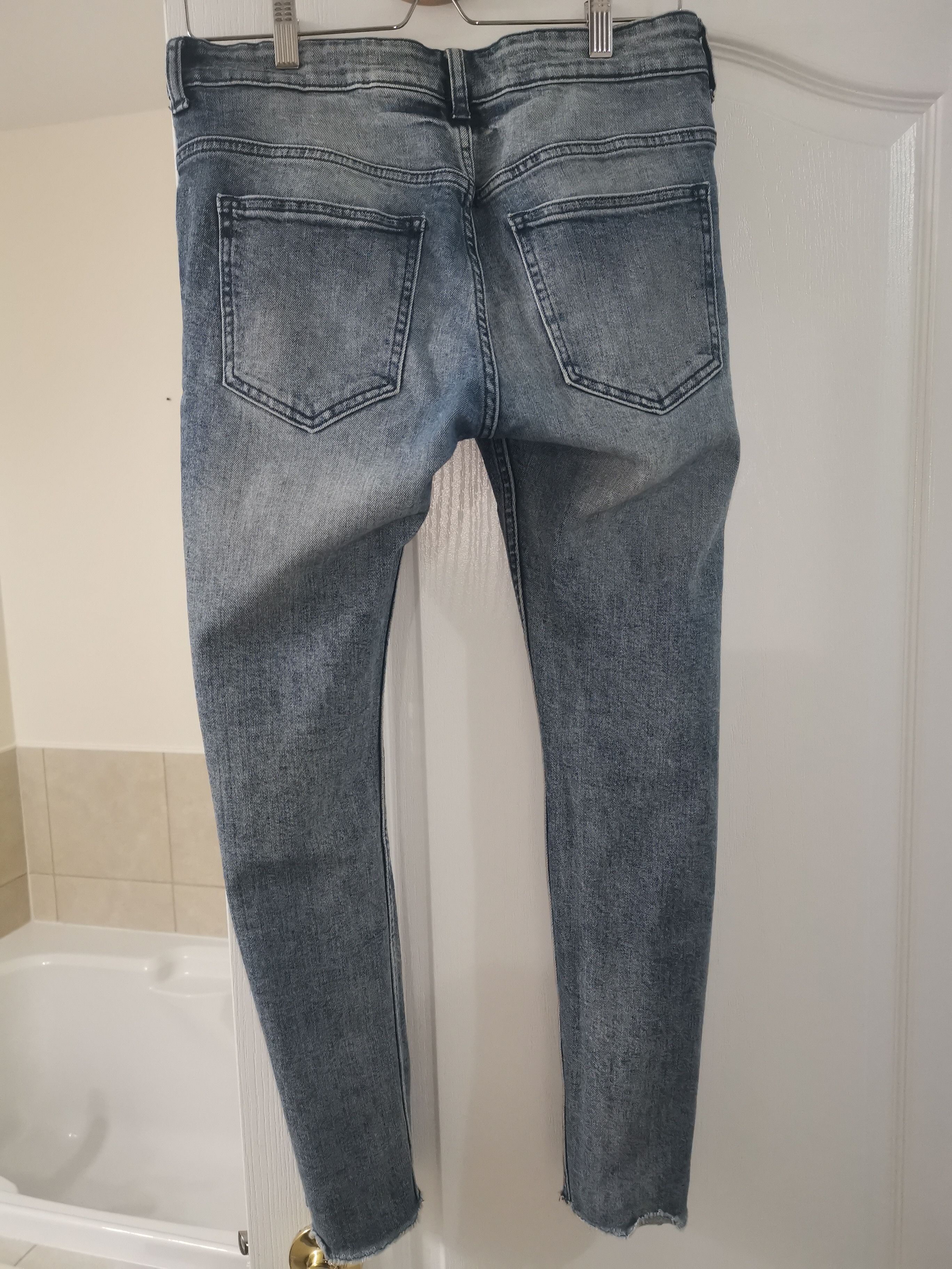 H&M skinny cropped jeans Size US 32 / EU 48 - 2 Thumbnail