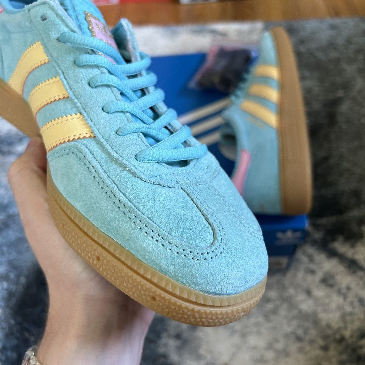 Adidas × size? FX7768 SAMBA HAVANA SiZE? UK EXCLUSiVE SKY BLUE PiNK YELLOW Size US 9 / IT 39 - 7 Thumbnail