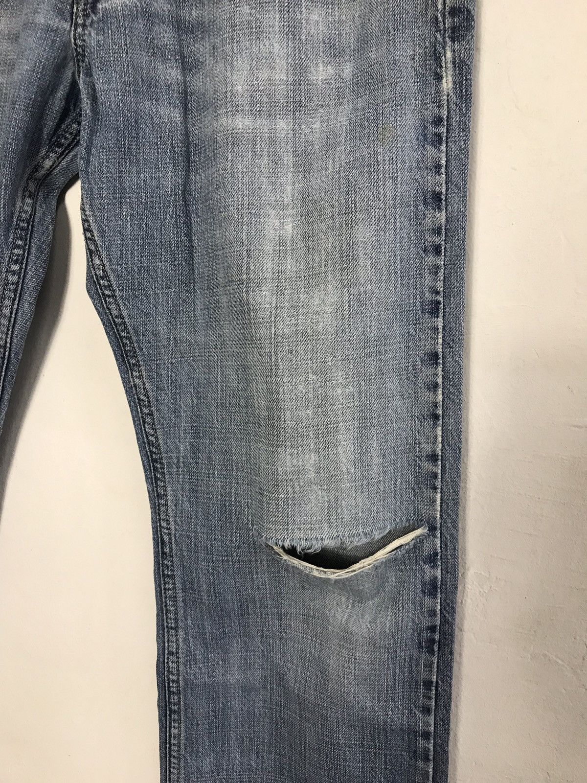 Levi's Vintage Clothing × Vintage Vintage Levi’s Distressed Denim Jeans Size US 33 - 4 Thumbnail