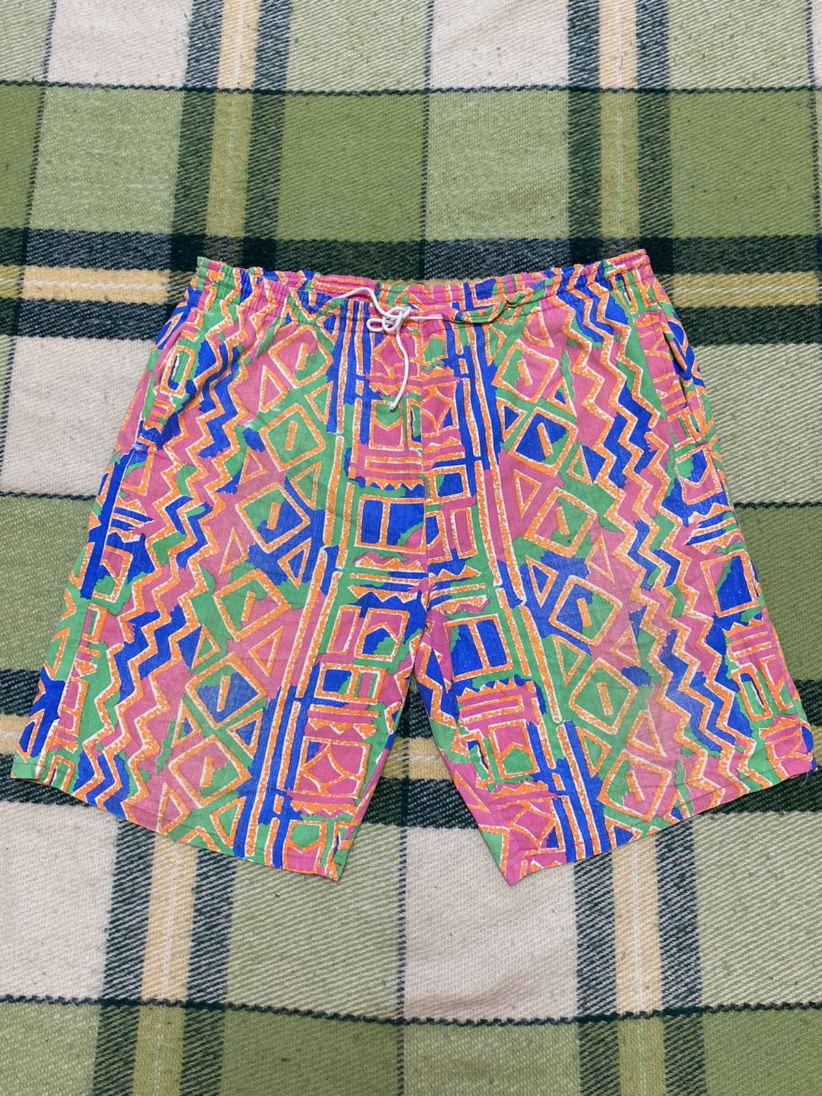 Vintage Vintage 90s art shorts streetwear Hawaiian style size XL Size US 36 / EU 52 - 1 Thumbnail