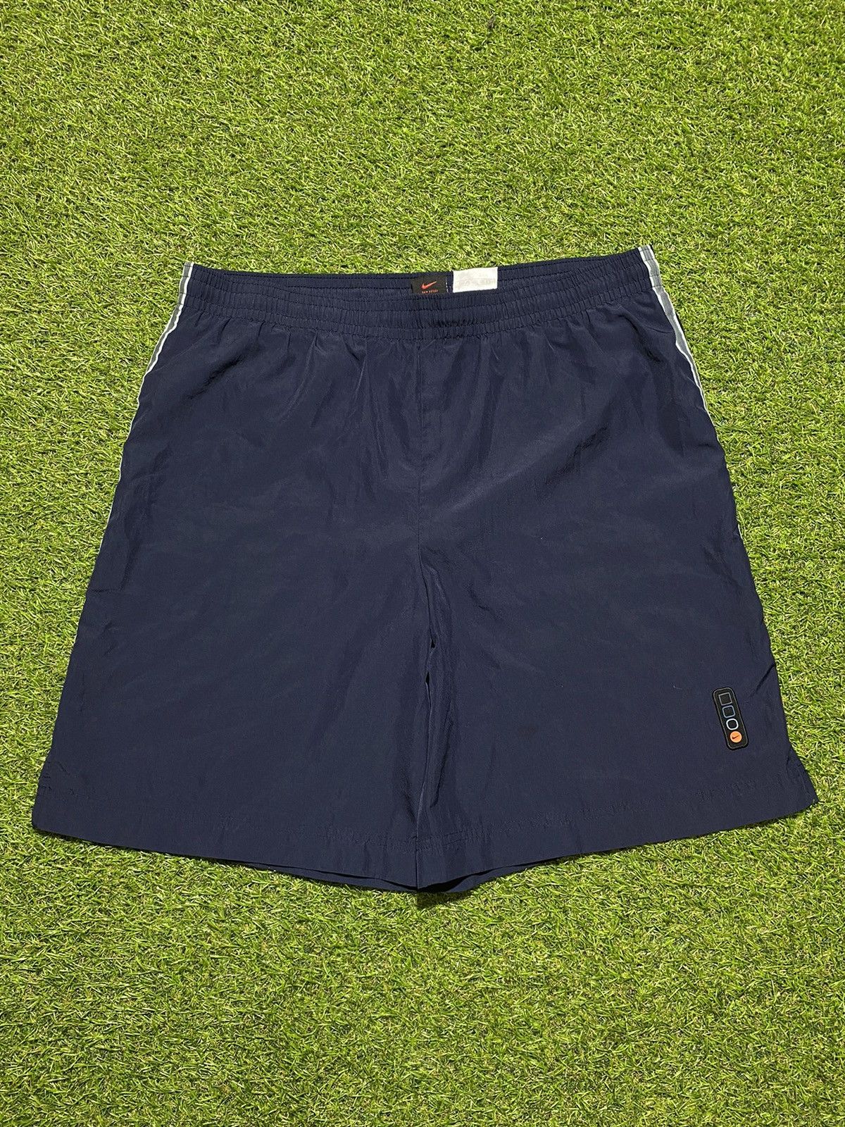 Nike Vintage Nike shorts streetwear swoosh casual y2k size S Size US 30 / EU 46 - 1 Thumbnail