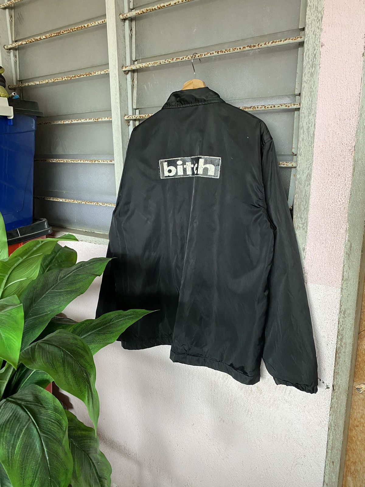 Girl Skateboards × Welcome Skateboards ⚡️Steals⚡️ Vintage Bitch Spellout Coach Jacket Size US L / EU 52-54 / 3 - 1 Thumbnail
