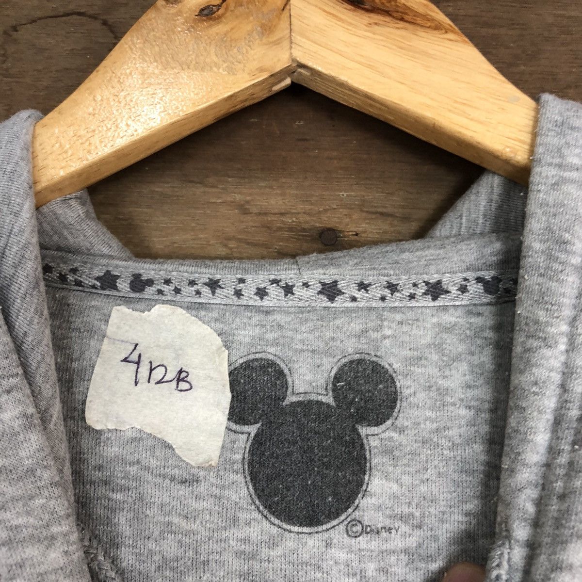 Disney Minnie Mouse hug vintage Grey Sweatshirt #412B Size US XL / EU 56 / 4 - 12 Thumbnail