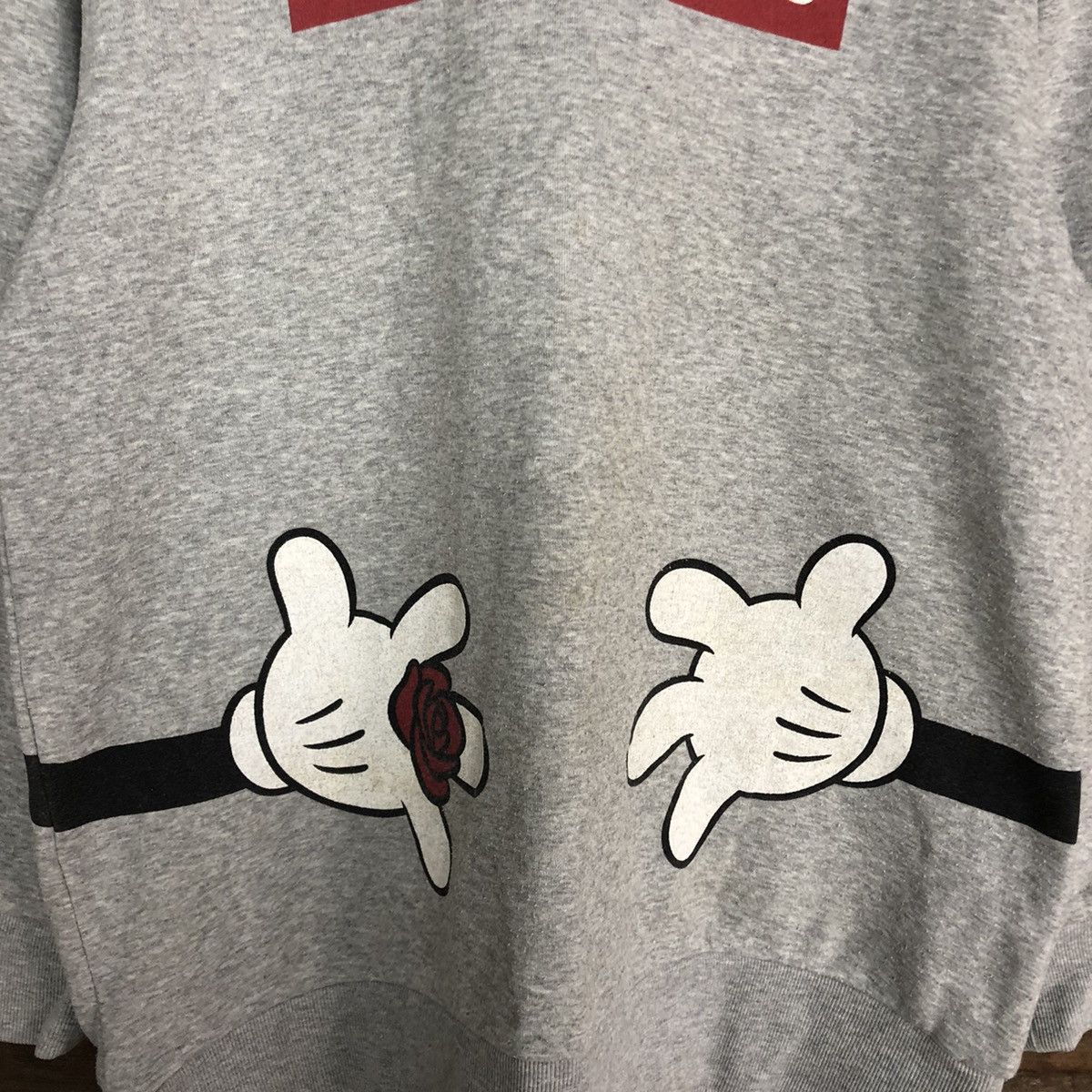 Disney Minnie Mouse hug vintage Grey Sweatshirt #412B Size US XL / EU 56 / 4 - 10 Thumbnail