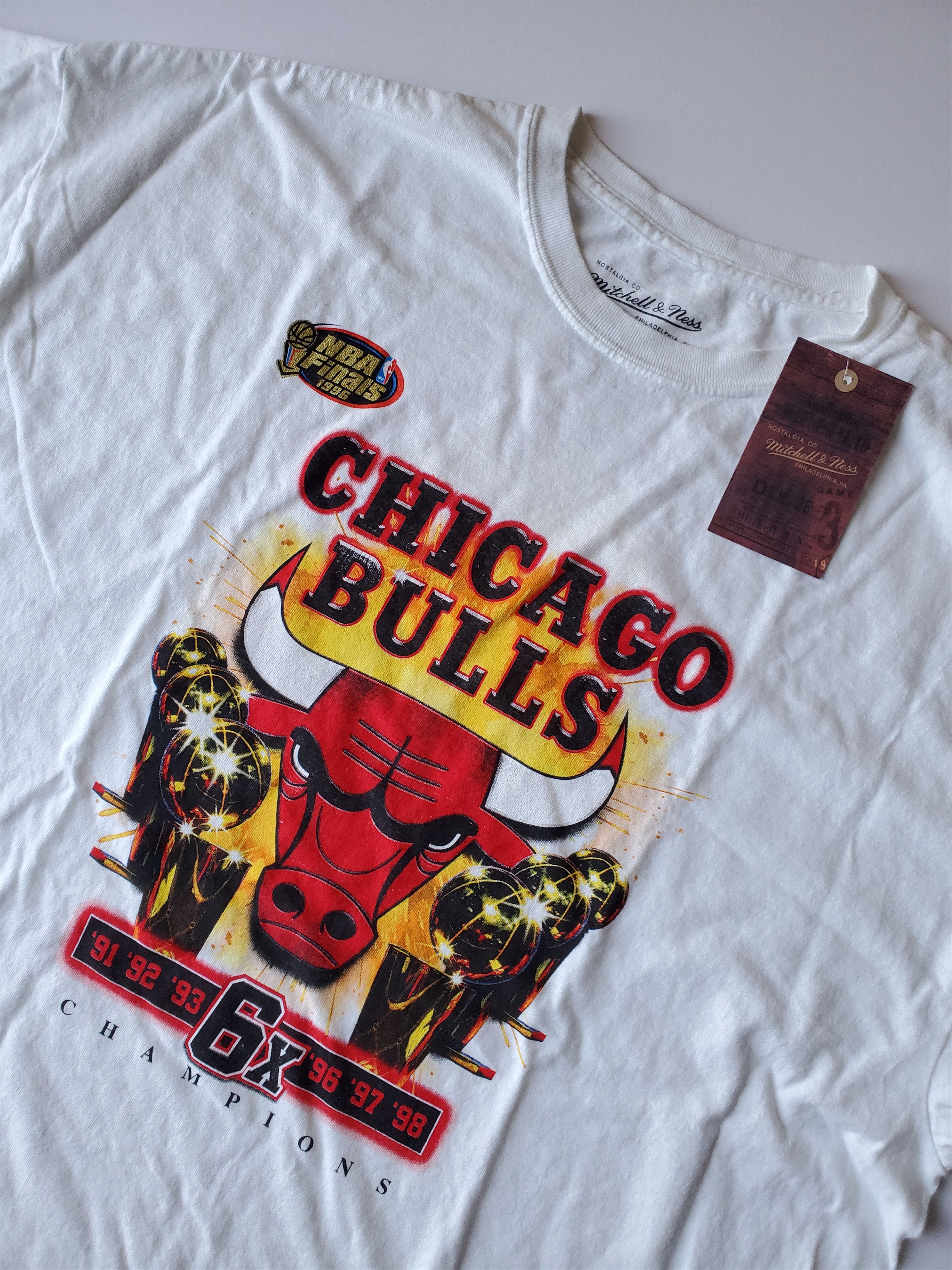 Mitchell & Ness × NBA × Vintage NWT Chicago Bull Mitchell & Ness Vintage T-Shirt XL Size US XL / EU 56 / 4 - 1 Thumbnail