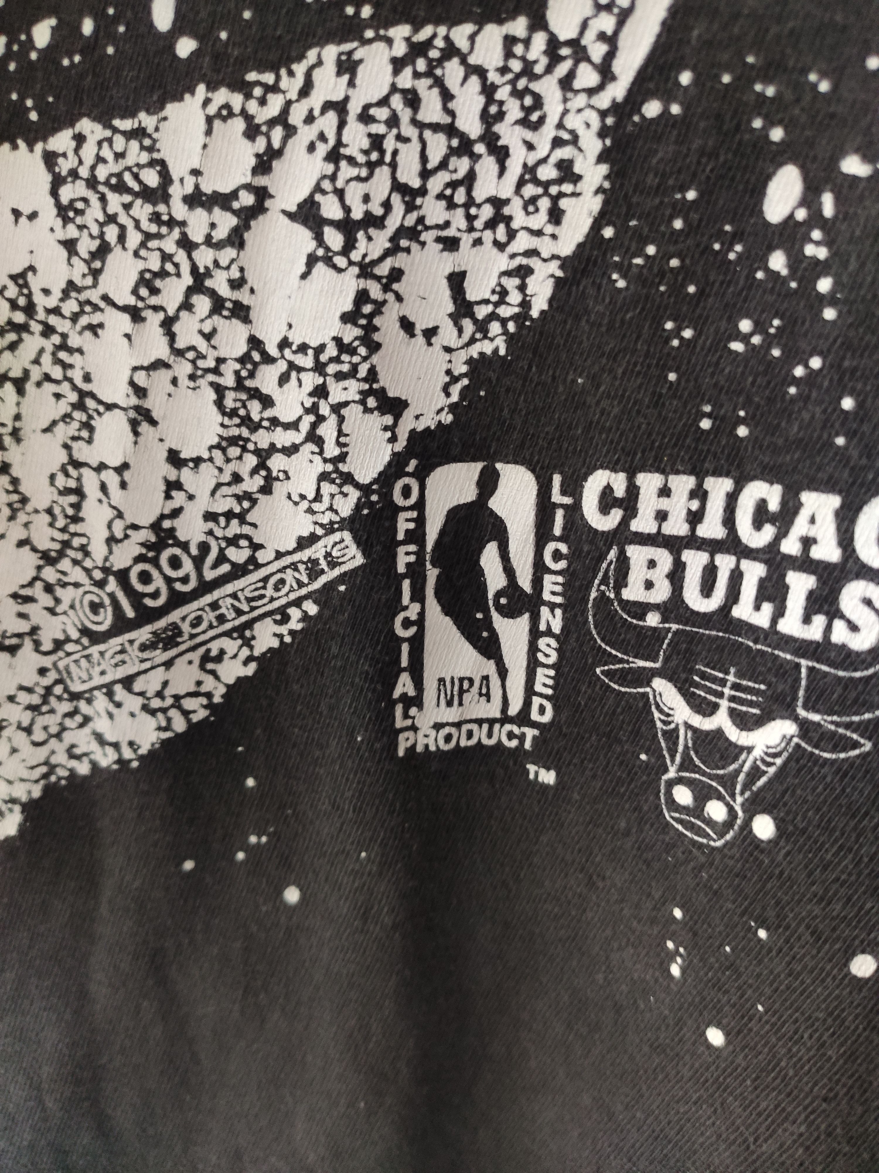 NBA 🔥 Vintage 90s Vintage Chicago Bulls Magic Johnson t shirt Size US M / EU 48-50 / 2 - 6 Thumbnail