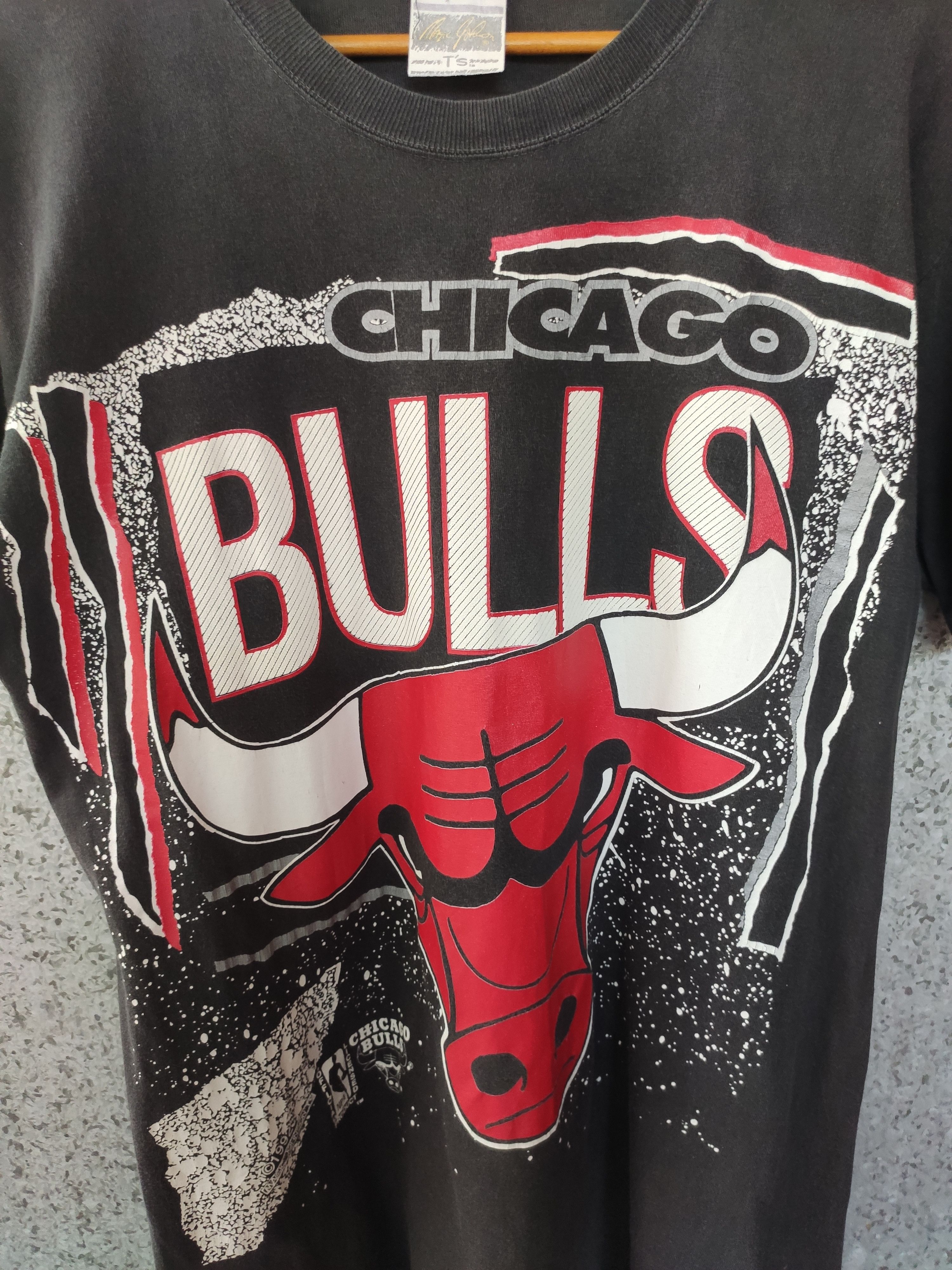 NBA 🔥 Vintage 90s Vintage Chicago Bulls Magic Johnson t shirt Size US M / EU 48-50 / 2 - 2 Thumbnail