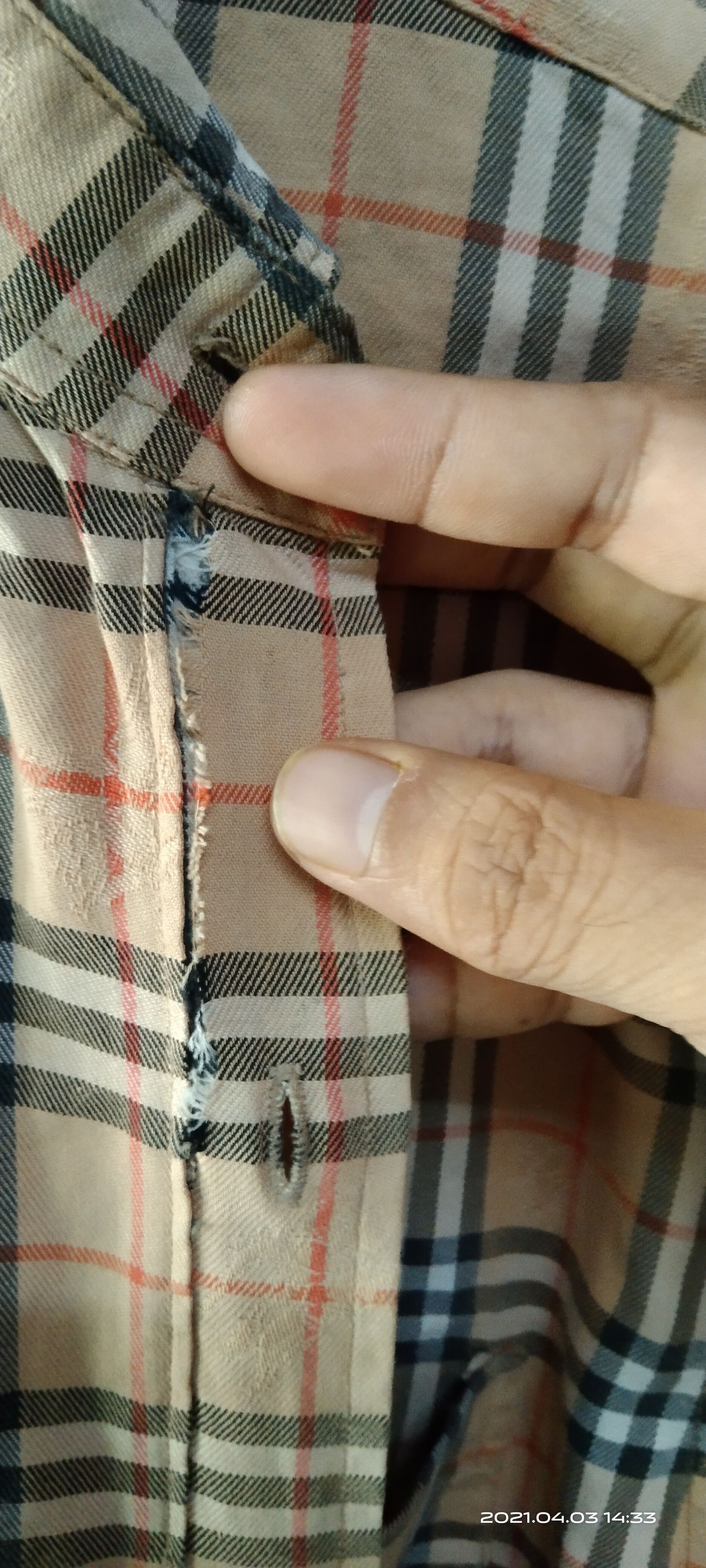 Burberry DISTRESSED BURBERRYS NOVA CHECK VINTAGE BUTTON-UP Size US L / EU 52-54 / 3 - 9 Thumbnail