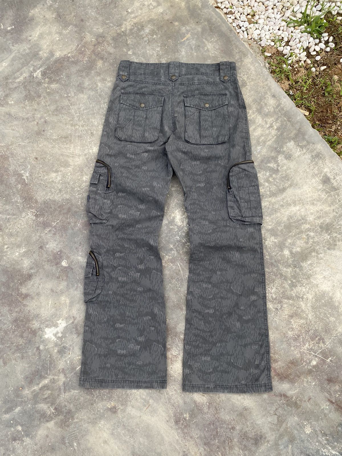 Japanese Brand Urban Collection Raindrop Flare Cargo Pants Size US 30 / EU 46 - 2 Thumbnail