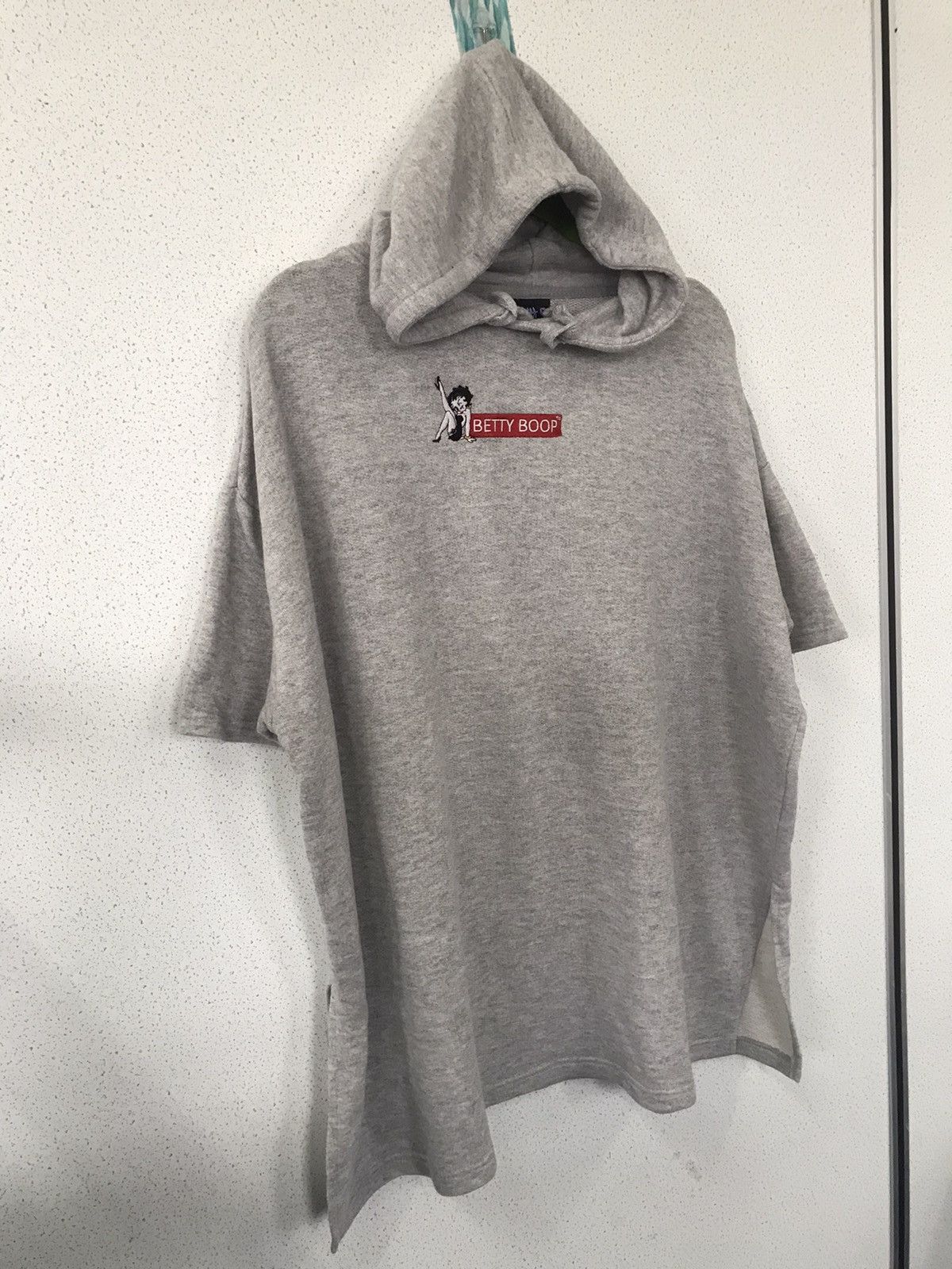 Japanese Brand Betty Boop Short Sleeve Hoodie Size US XXL / EU 58 / 5 - 2 Thumbnail