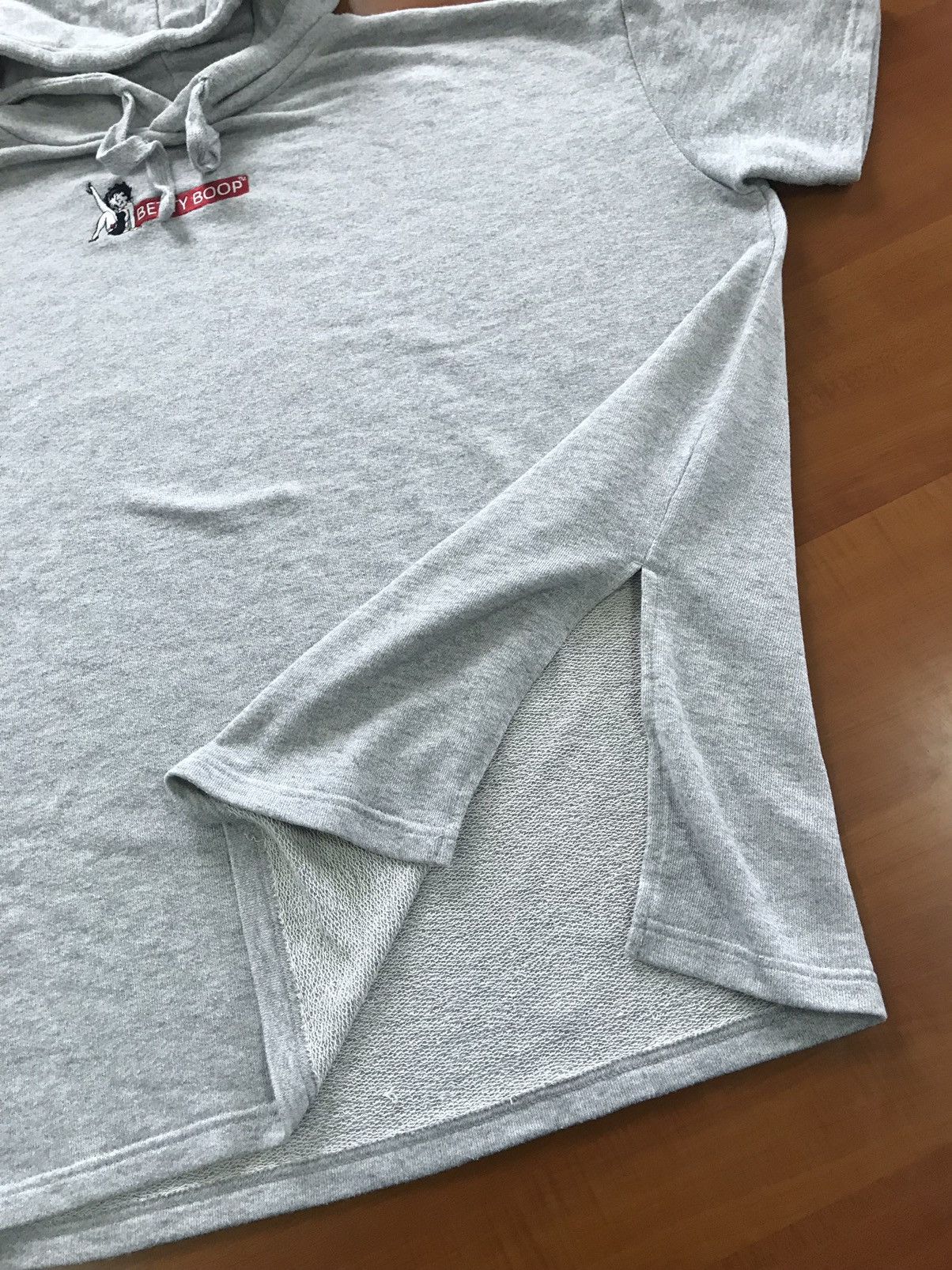 Japanese Brand Betty Boop Short Sleeve Hoodie Size US XXL / EU 58 / 5 - 8 Thumbnail