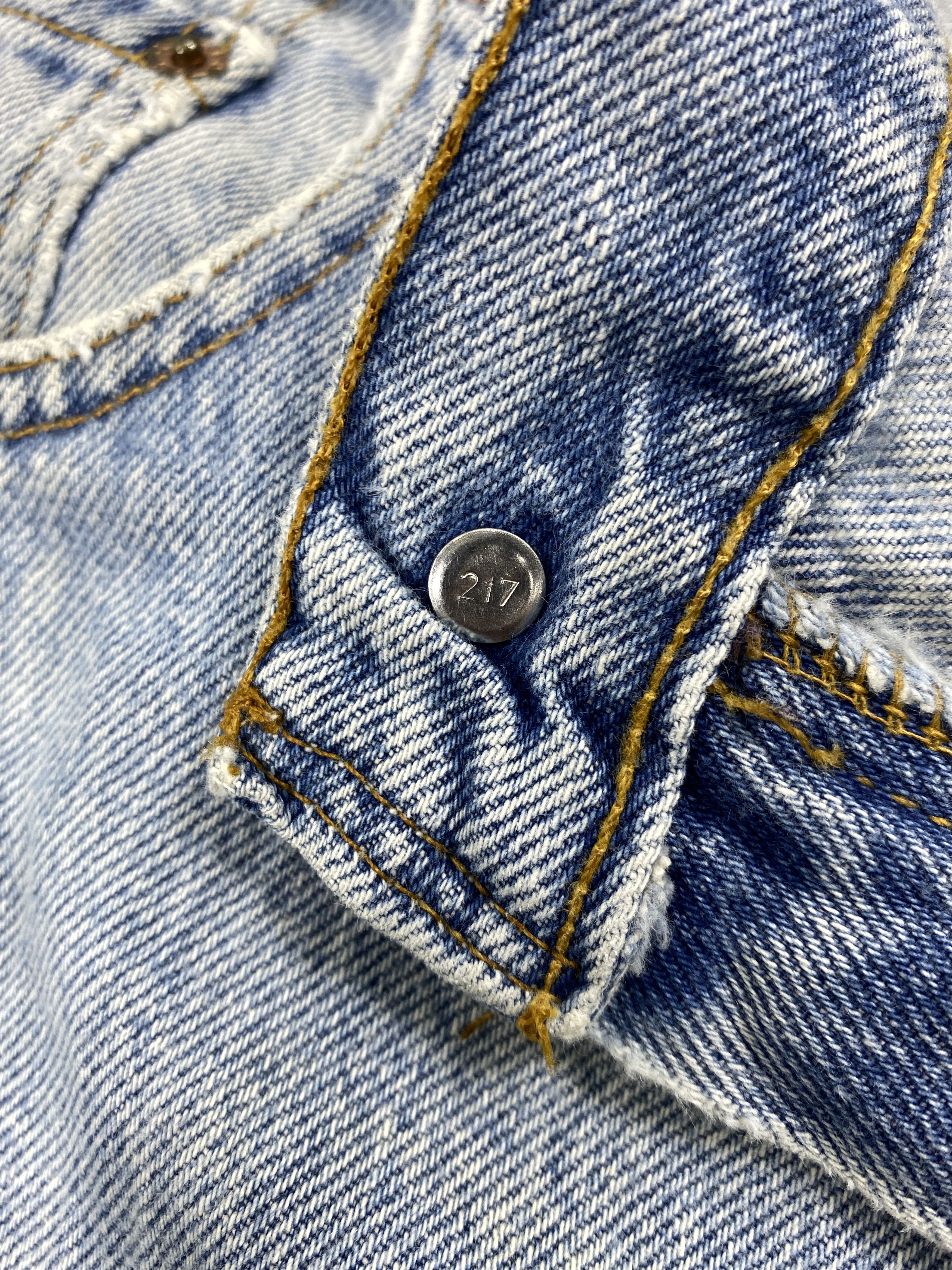 Levi's Mid Blue Vintage Levi's 560 Jeans 37x32.5 Denim -SJ013 Size US 37 - 7 Thumbnail