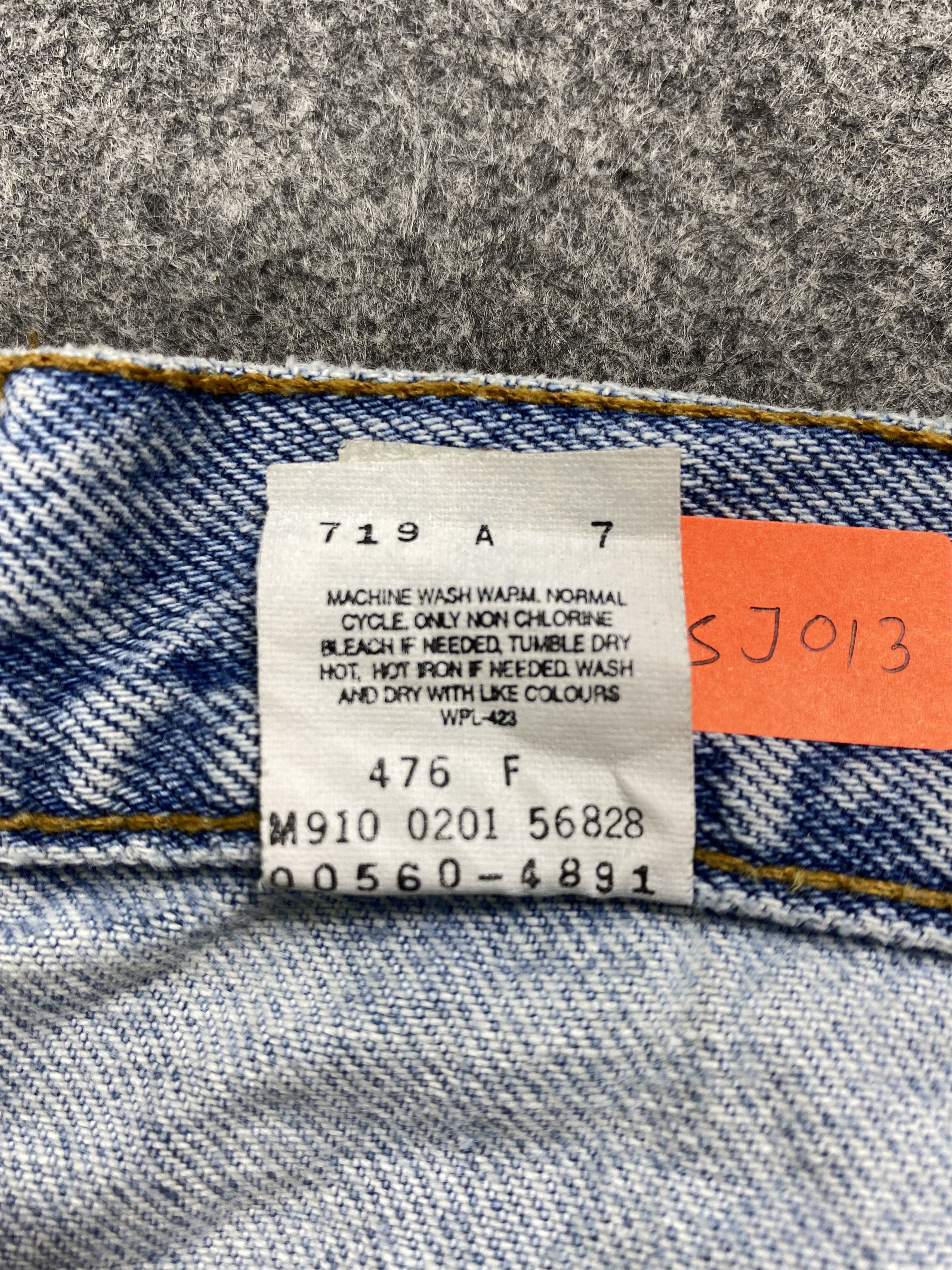 Levi's Mid Blue Vintage Levi's 560 Jeans 37x32.5 Denim -SJ013 Size US 37 - 9 Thumbnail