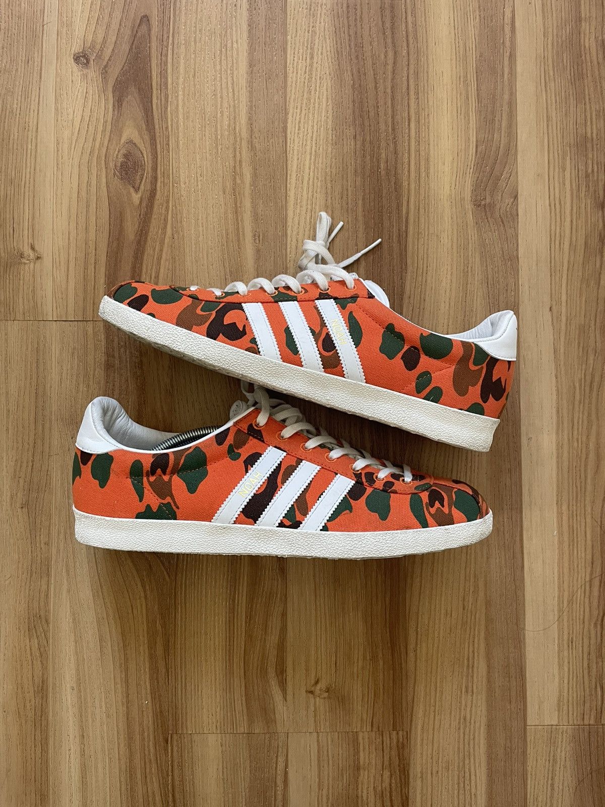 adidas gazelle silver green womens adidas Originals Handball Spezial CRLI/IVORY/ICEBLU KI6677 main image 0