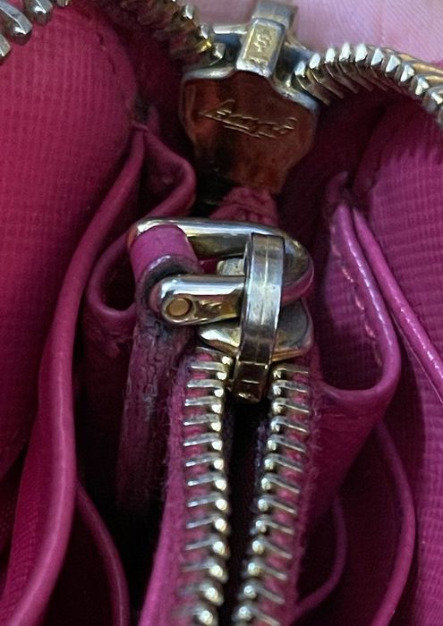 Lampo zipper clearance prada