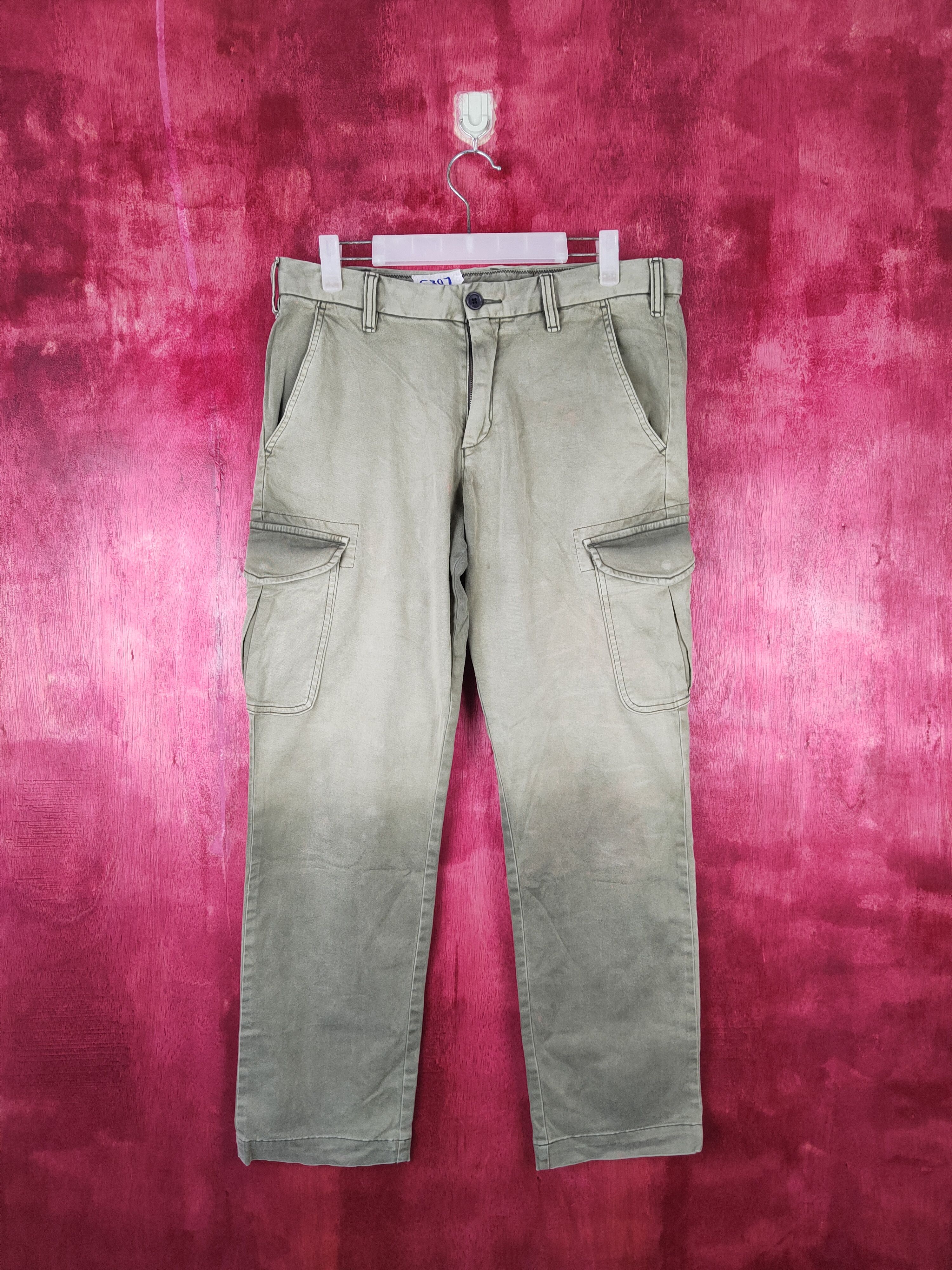 image of Straight Faded x Uniqlo Army Green Faded Multi Pocket Cargo Pants 5307, Men's (Size 32)