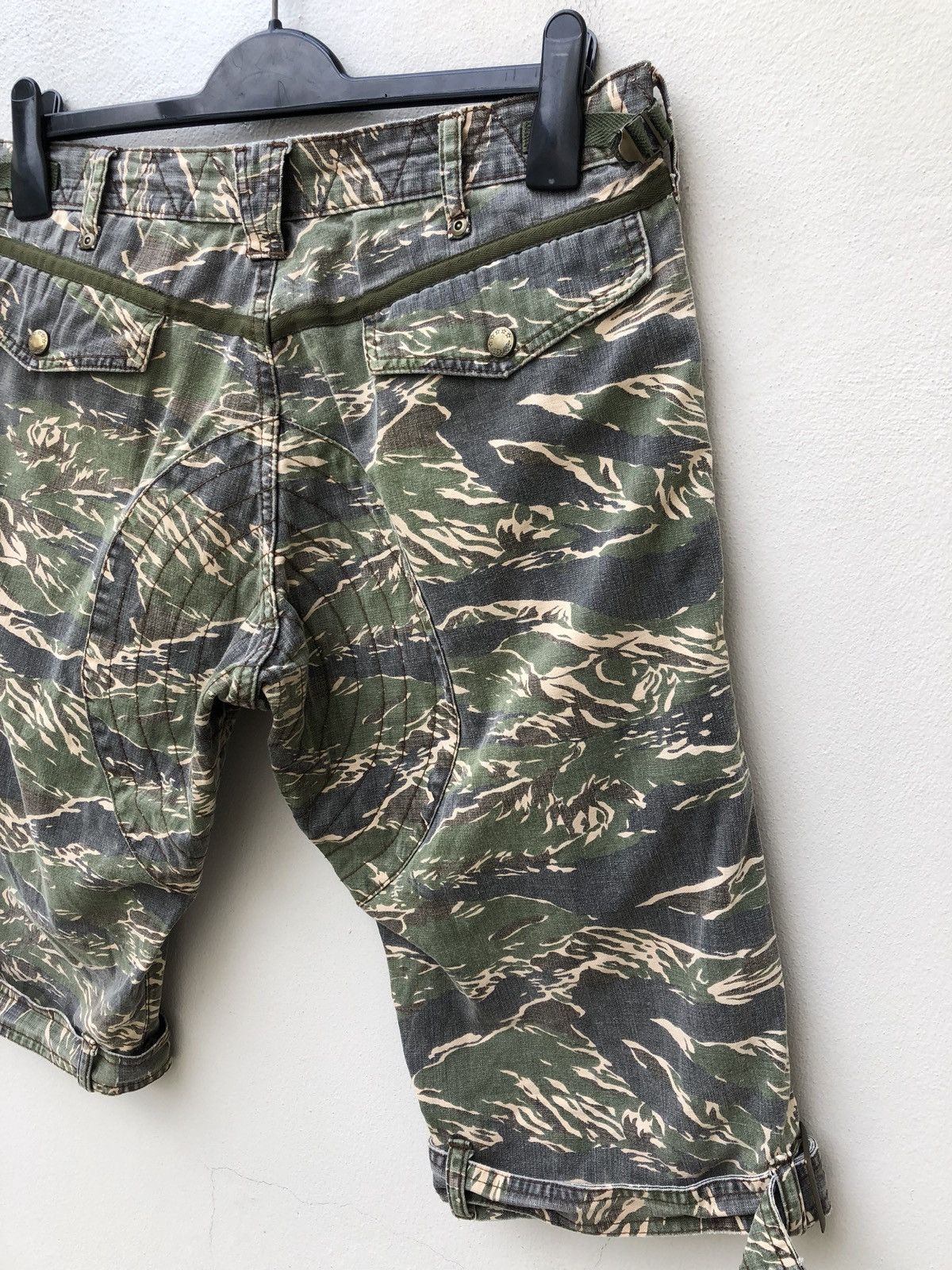 Vintage Vintage Men’s Bigi Tiger Stripes Camo Parachute Cargo Short Size US 31 - 13 Thumbnail