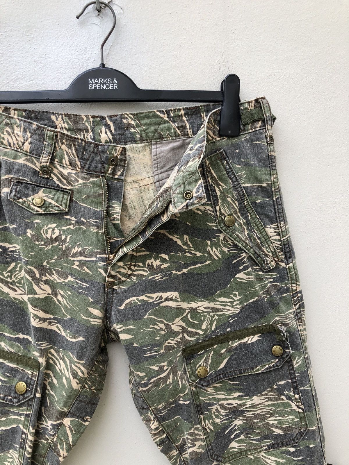 Vintage Vintage Men’s Bigi Tiger Stripes Camo Parachute Cargo Short Size US 31 - 11 Thumbnail