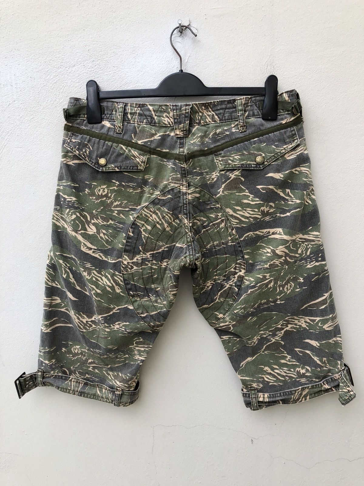 Vintage Vintage Men’s Bigi Tiger Stripes Camo Parachute Cargo Short Size US 31 - 12 Thumbnail