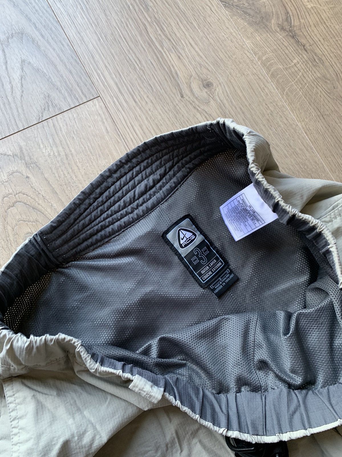 Vintage Nike ACG Vintage Waterproof Cargo Pants Size US 32 / EU 48 - 8 Thumbnail