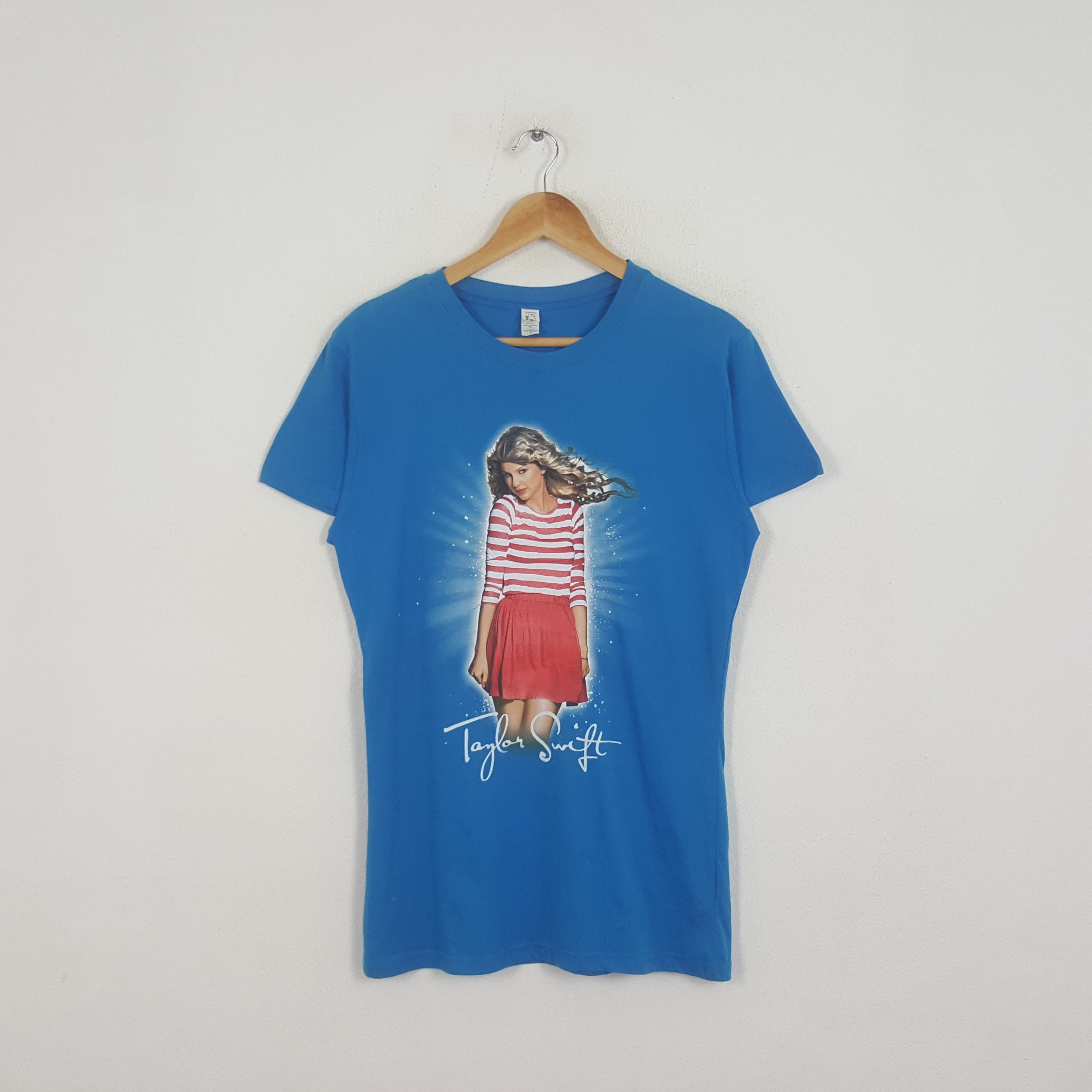Vintage Taylor Swift American Singer Song Writers Tshirt