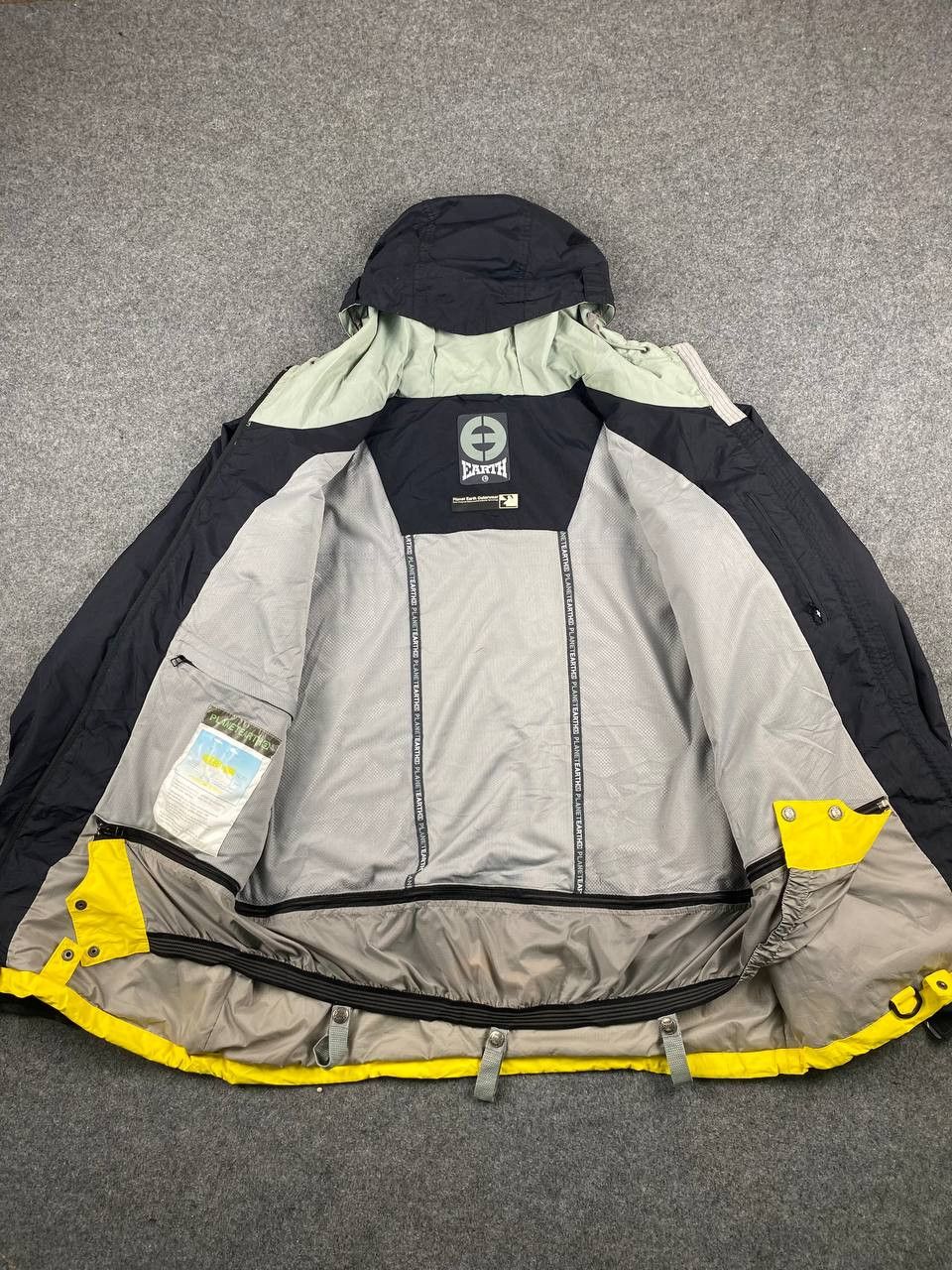 Japanese Brand planet earth waterproof ski jacket nice design Size US L / EU 52-54 / 3 - 6 Thumbnail