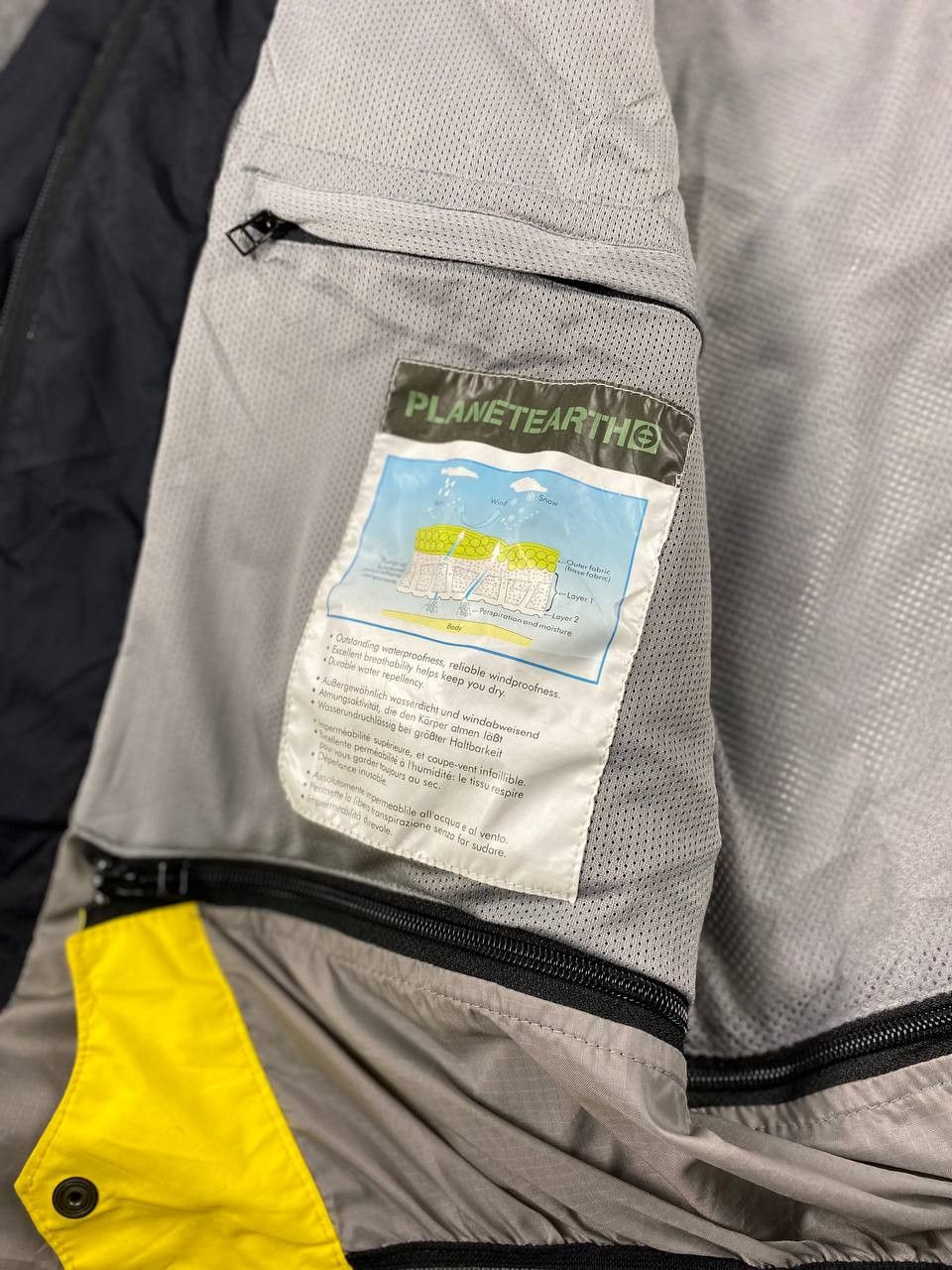 Japanese Brand planet earth waterproof ski jacket nice design Size US L / EU 52-54 / 3 - 8 Thumbnail