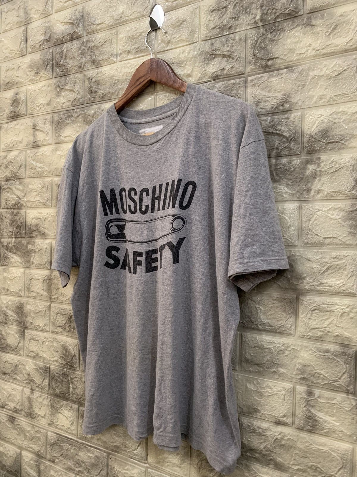 Moschino Moschino Safety graphic tee Size US L / EU 52-54 / 3 - 4 Thumbnail