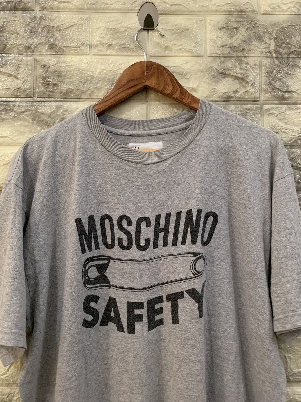 Moschino Moschino Safety graphic tee Size US L / EU 52-54 / 3 - 5 Thumbnail