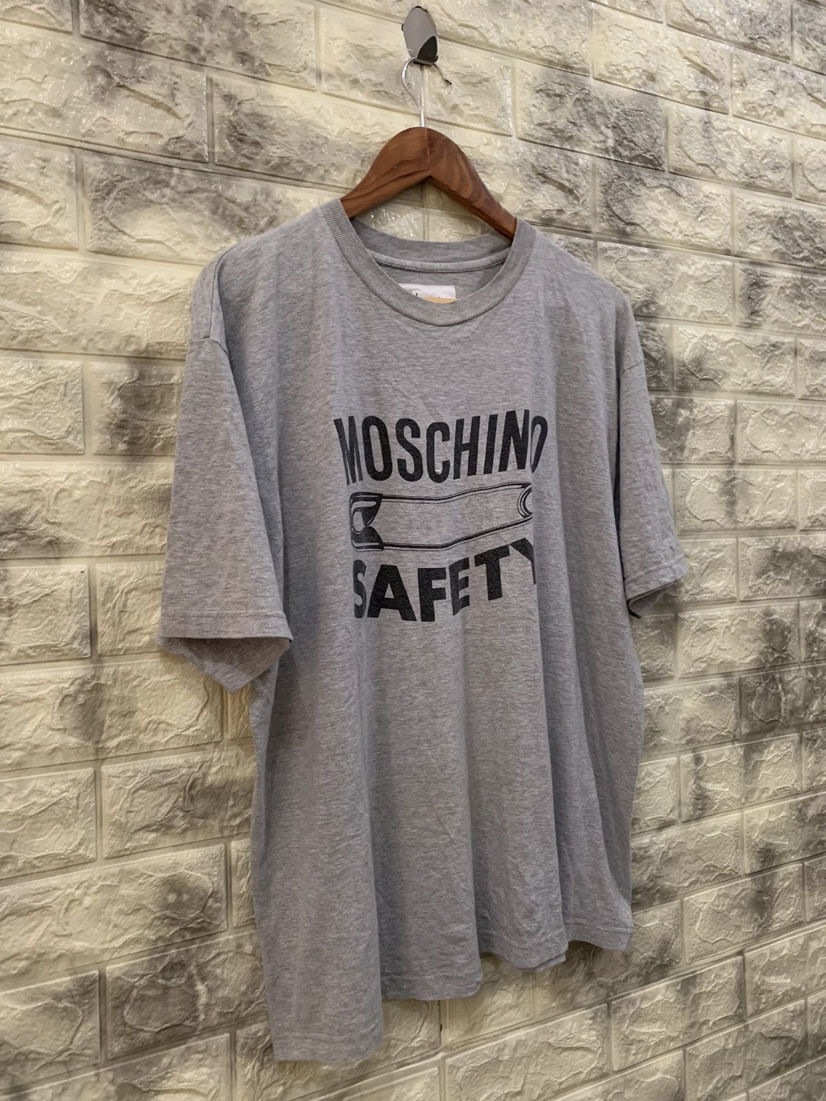 Moschino Moschino Safety graphic tee Size US L / EU 52-54 / 3 - 3 Thumbnail