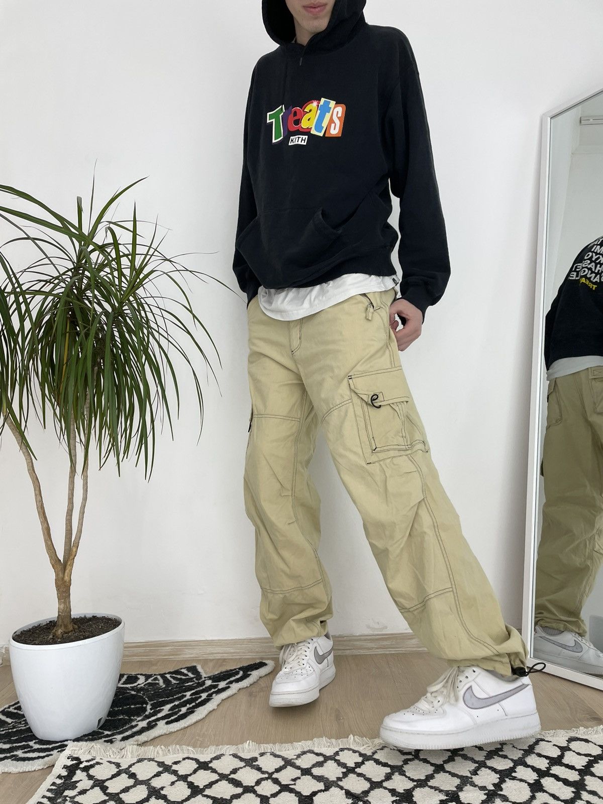 image of Vintage Y2K Cargo Pants in Sand, Men's (Size 34)