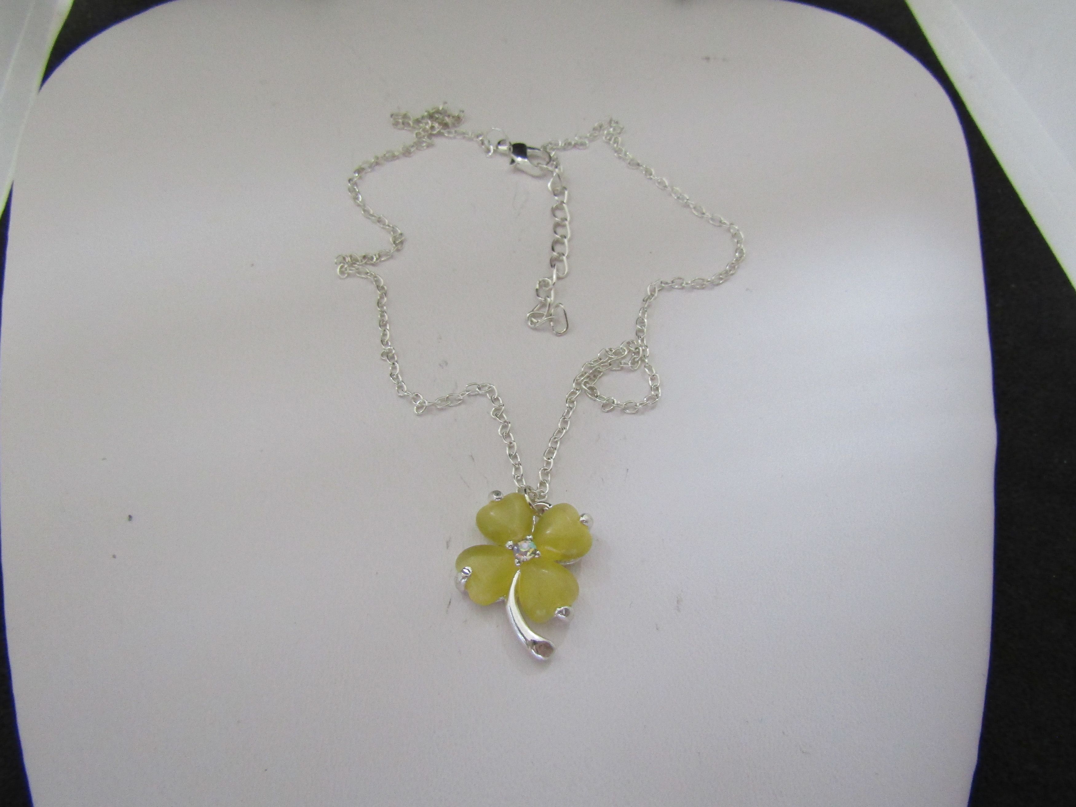 Jewelry Yellow Four Leaf Clover Chain Necklace Size ONE SIZE - 4 Thumbnail