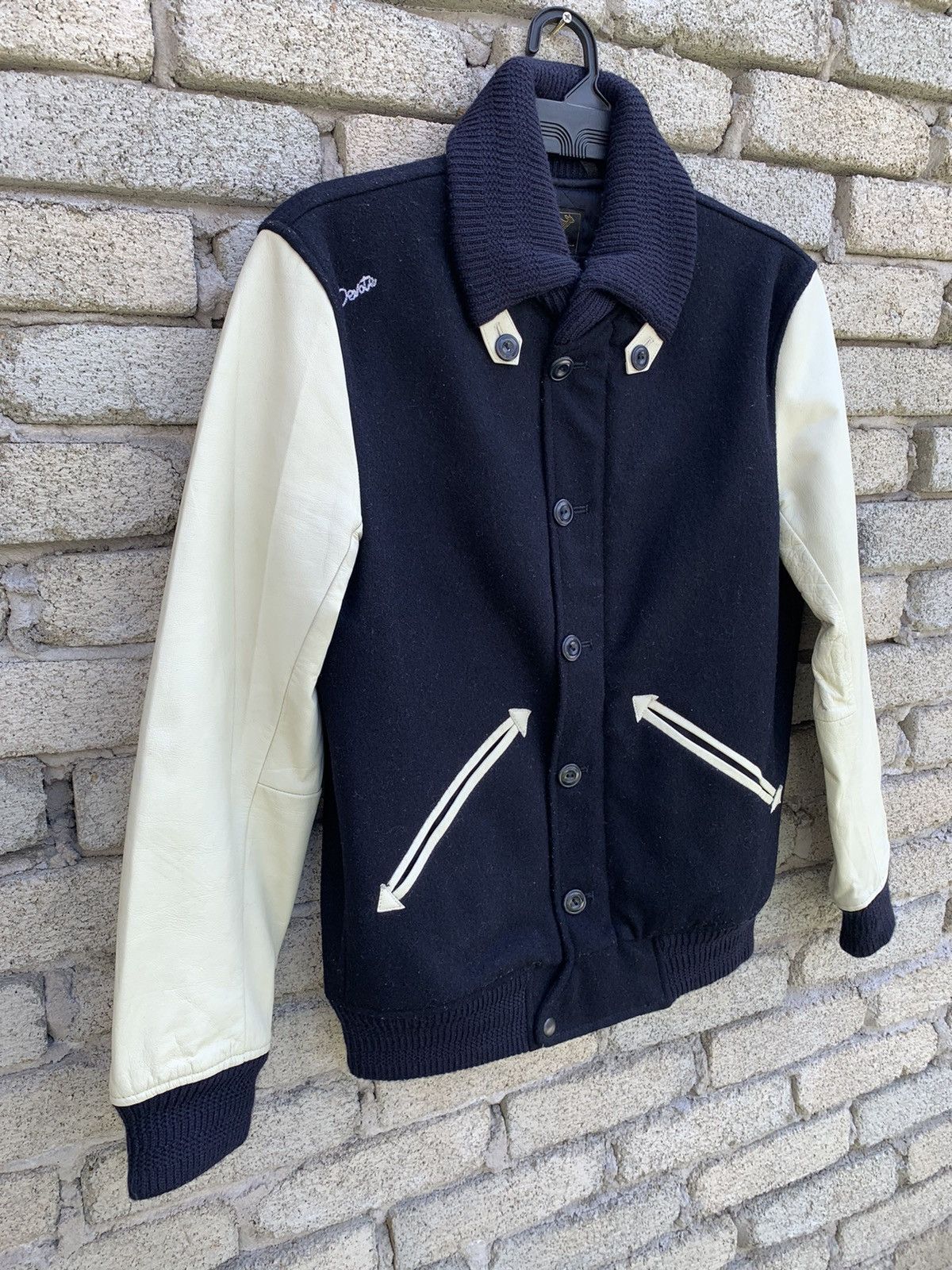 Rare ila VEE DUB Chain Stitch Embroidery Leather Sleeve