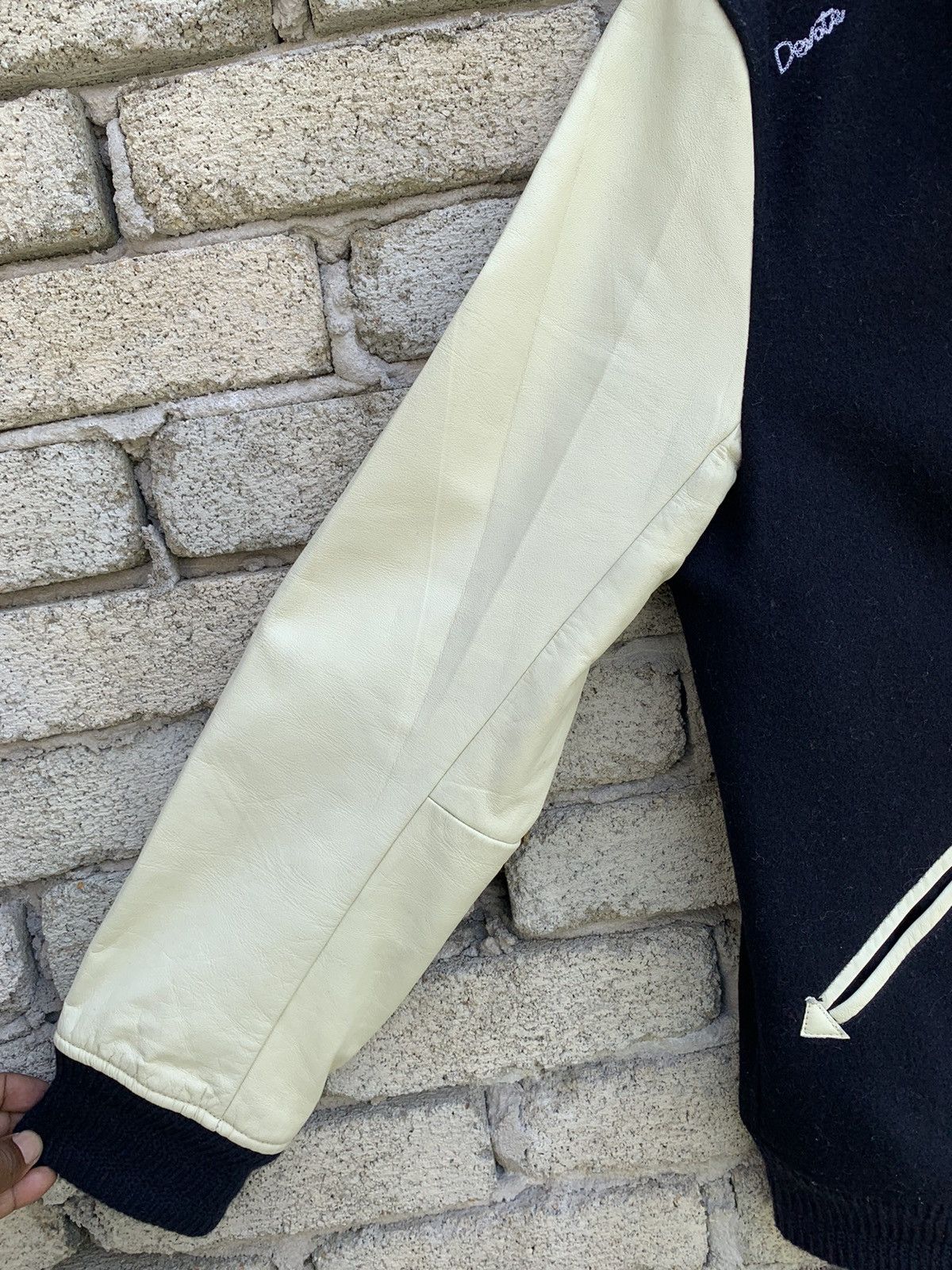 Rare ila VEE DUB Chain Stitch Embroidery Leather Sleeve