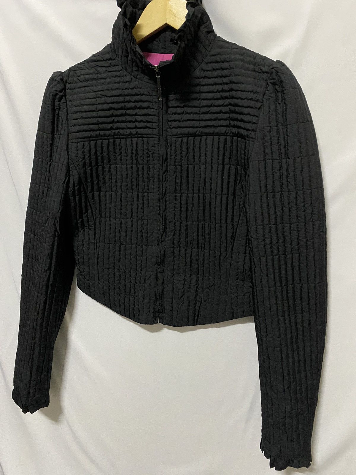 Fendi RETRO CROP PUFFER JACKET LADIES HYPEBEAST Size S / US 4 / IT 40 - 3 Thumbnail
