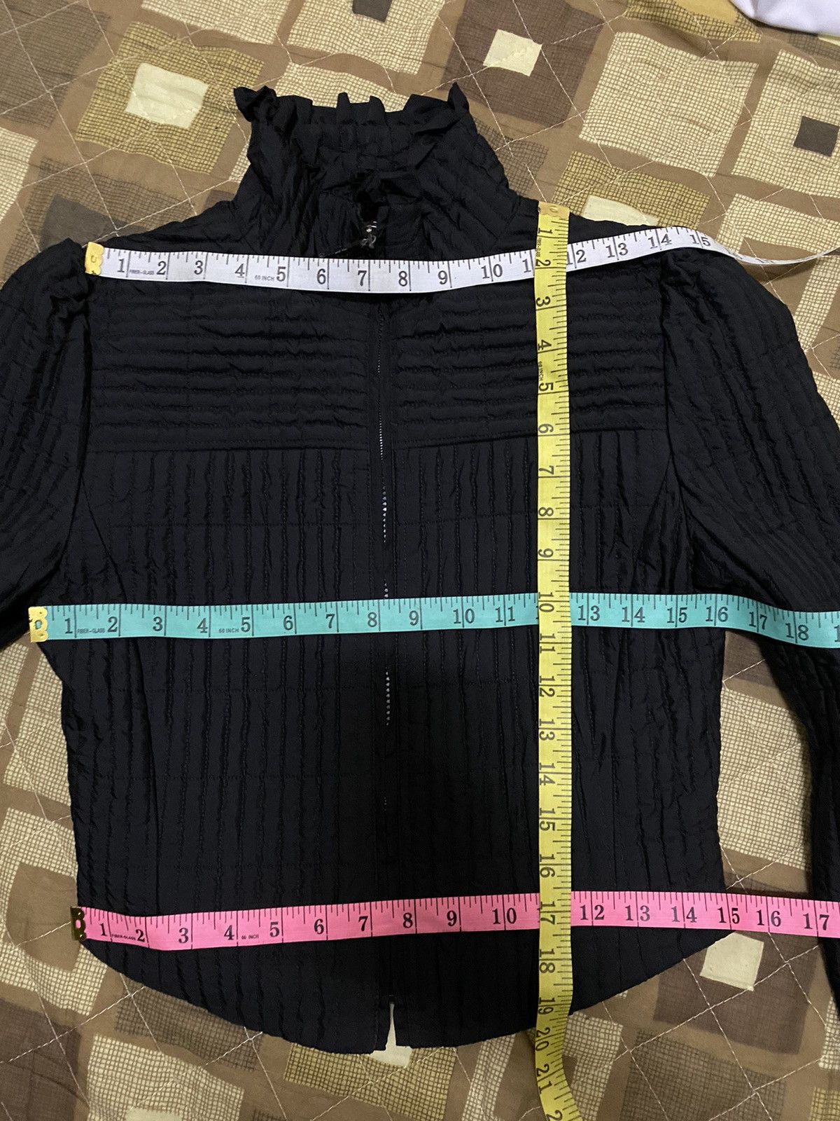 Fendi RETRO CROP PUFFER JACKET LADIES HYPEBEAST Size S / US 4 / IT 40 - 12 Thumbnail
