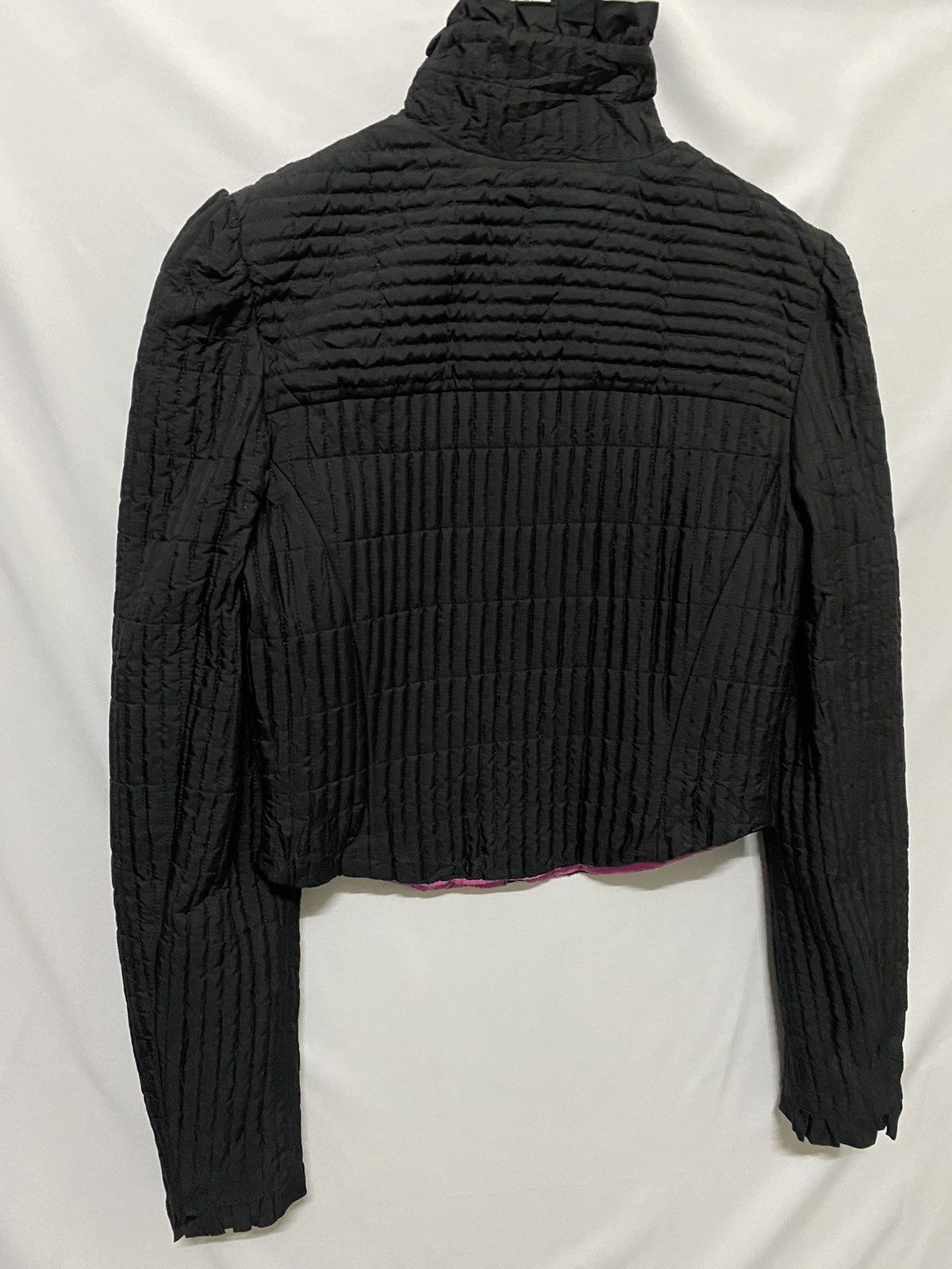 Fendi RETRO CROP PUFFER JACKET LADIES HYPEBEAST Size S / US 4 / IT 40 - 5 Thumbnail