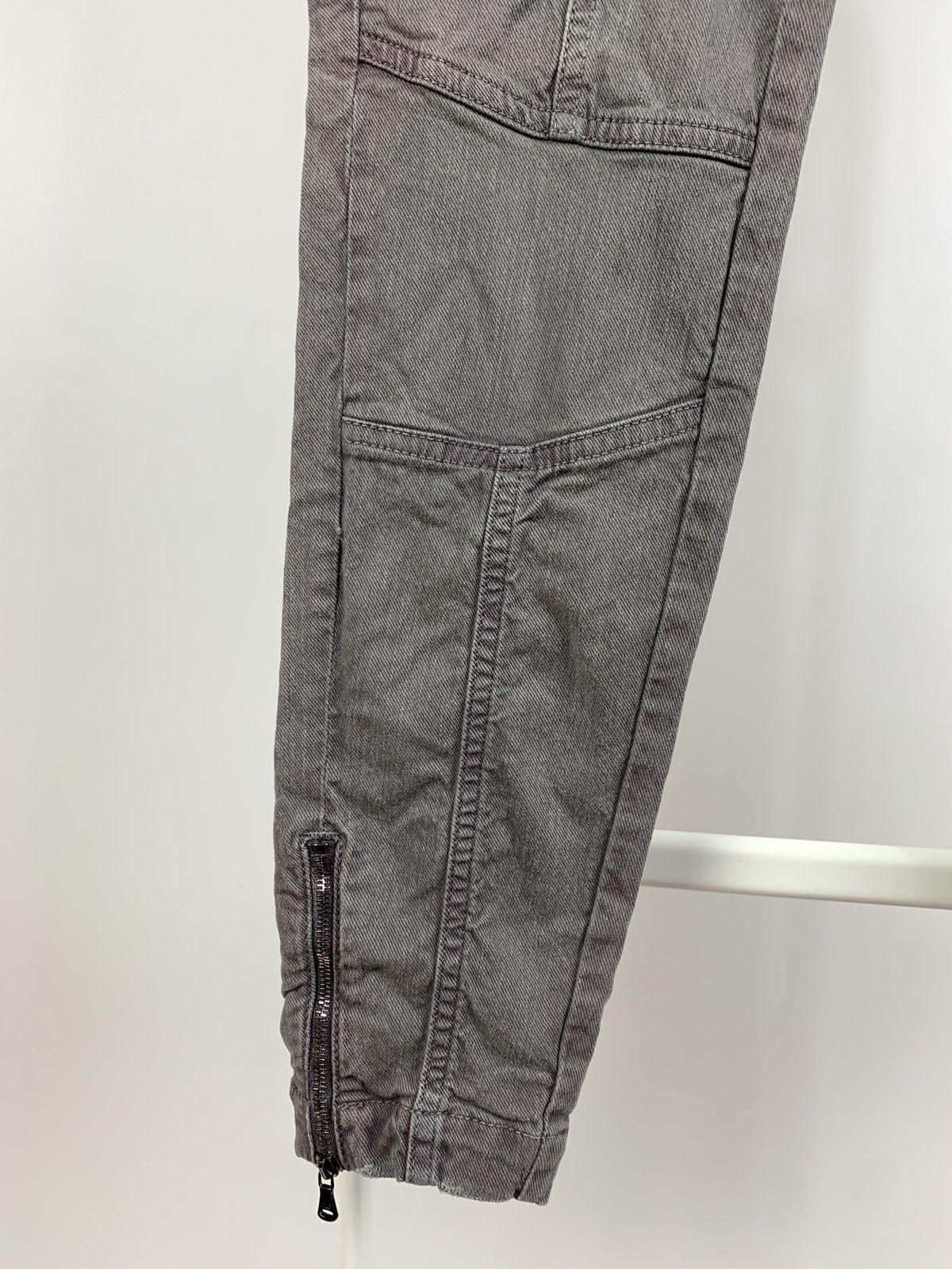 Dolce & Gabbana Vintage Dolce&Gabbana Women’s Faded Grey Cargo Denim Pants Size 26" / US 2 / IT 38 - 12 Thumbnail