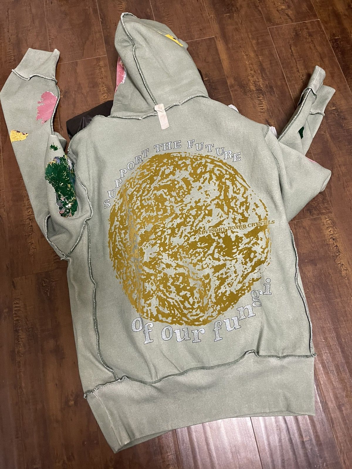 Advisory Board Crystals Advisory Board Crystals size L Magic Mushroom hoodie Size US L / EU 52-54 / 3 - 8 Thumbnail
